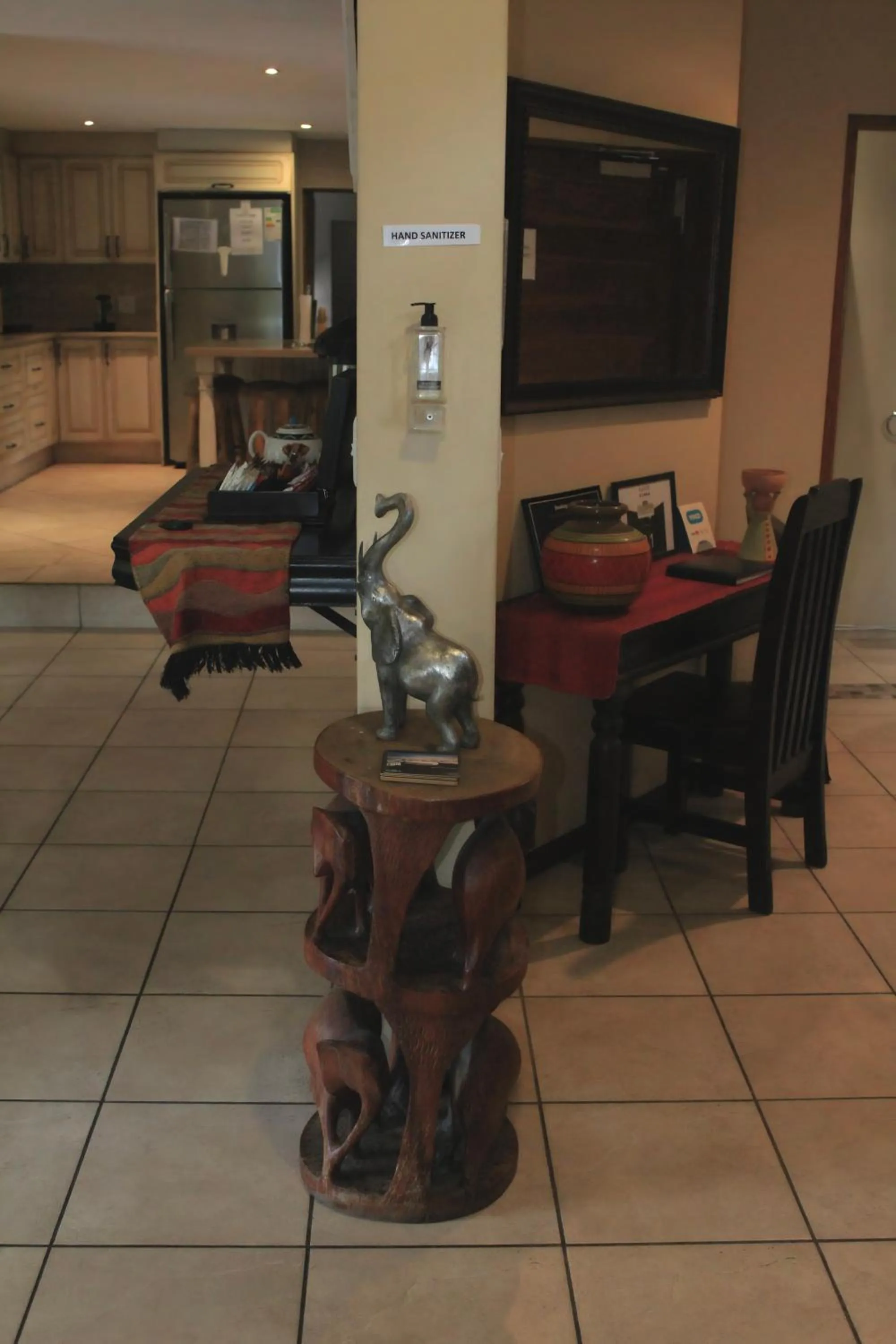 Facade/entrance, Bed in Blue Hills Lodge