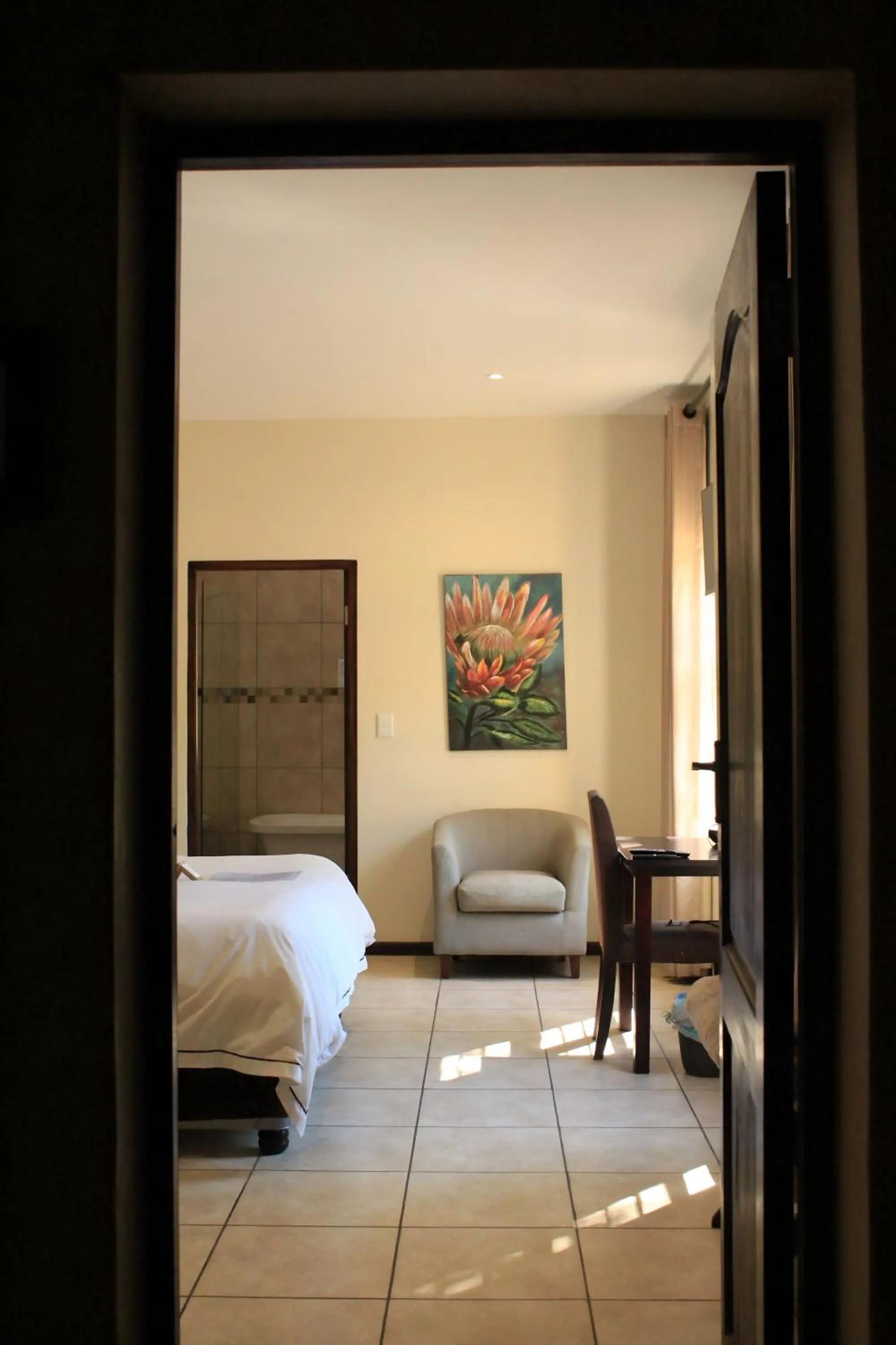 Facade/entrance, Bed in Blue Hills Lodge