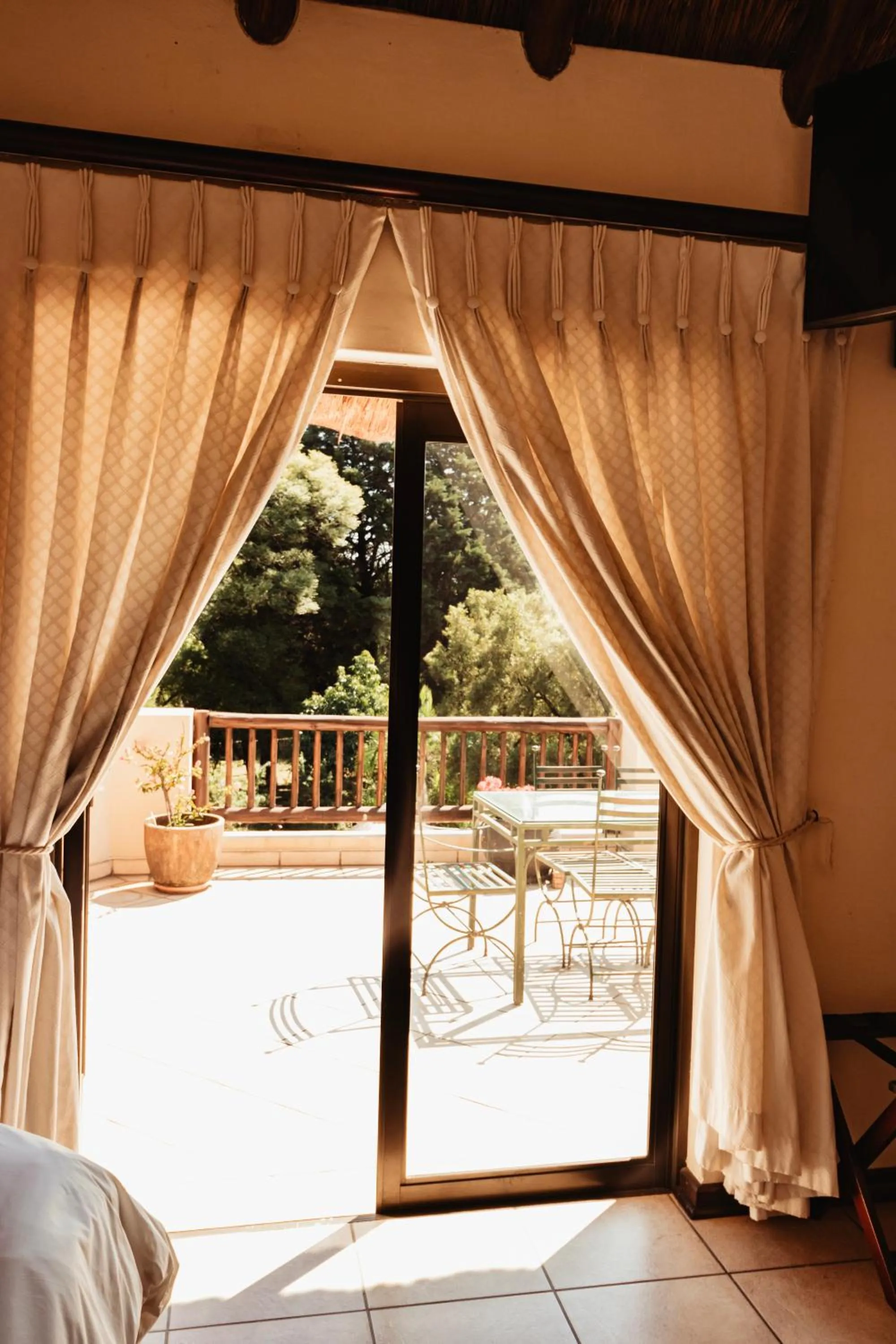 Patio, Bed in Blue Hills Lodge