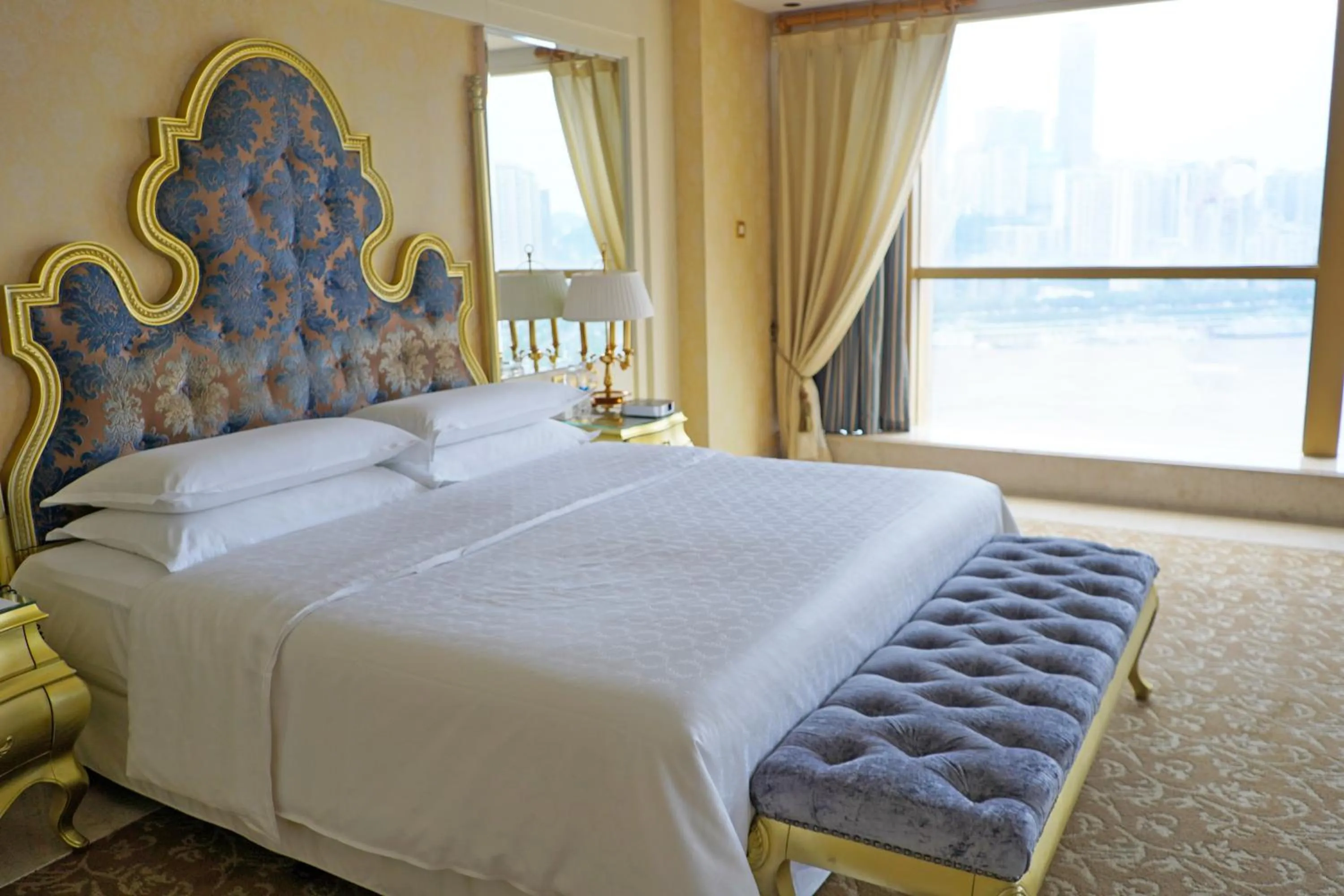 Photo of the whole room, Bed in Sheraton Chongqing Hotel