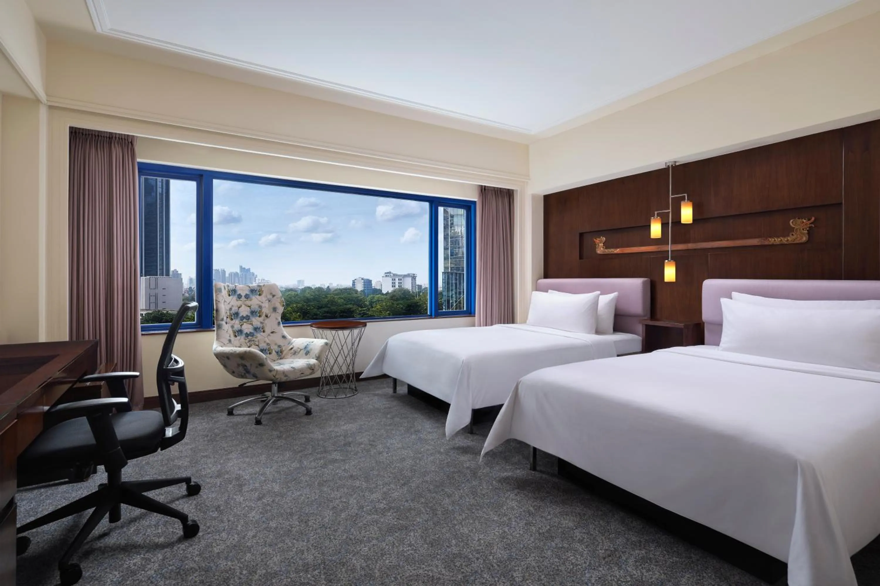 Photo of the whole room, Bed in Le Meridien Jakarta