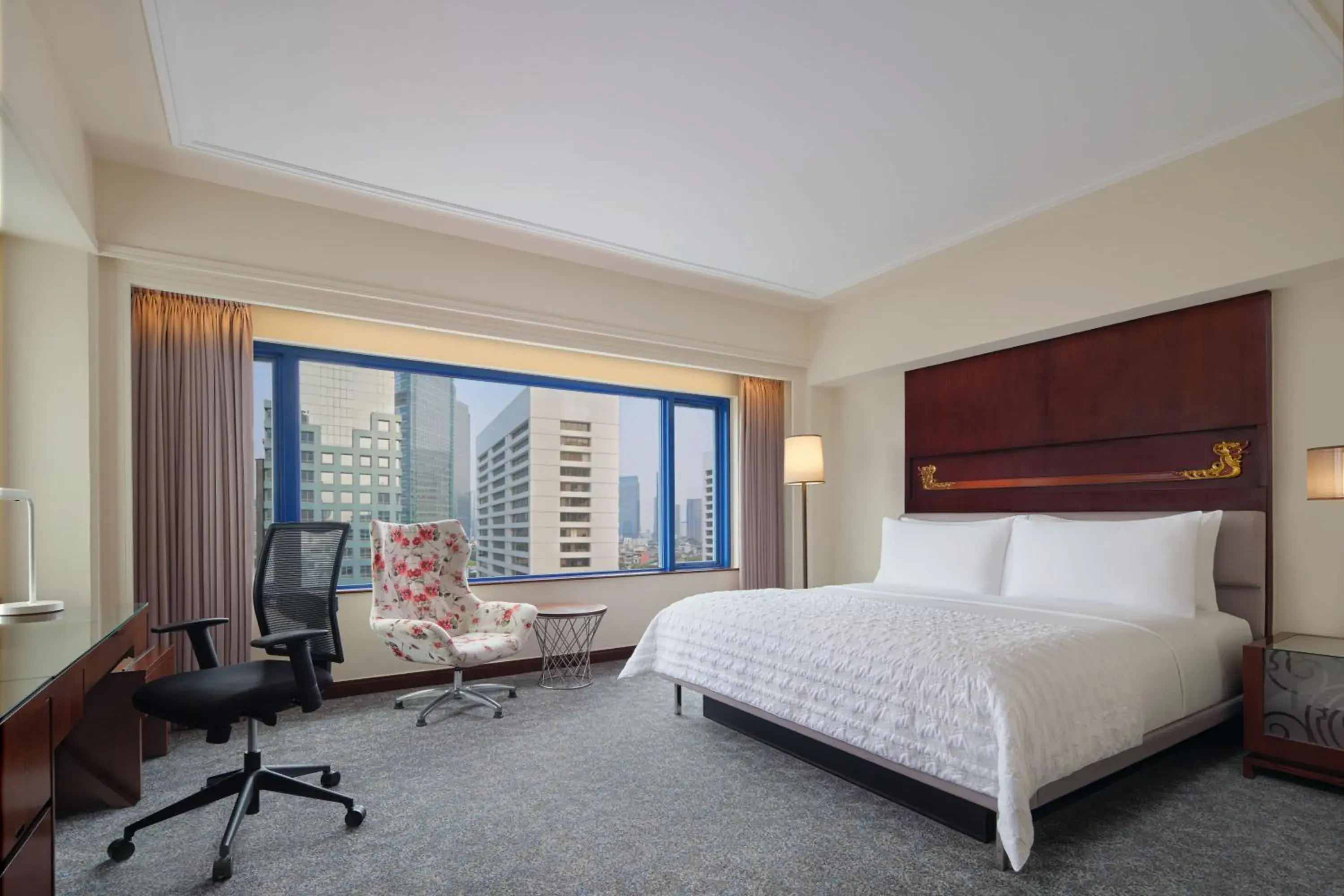 Premier King Room with Free Daily Activities and Kids Amenities in Le Meridien Jakarta Premier King Room with Free Daily Activities and Kids Amenities in Le Meridien Jakarta