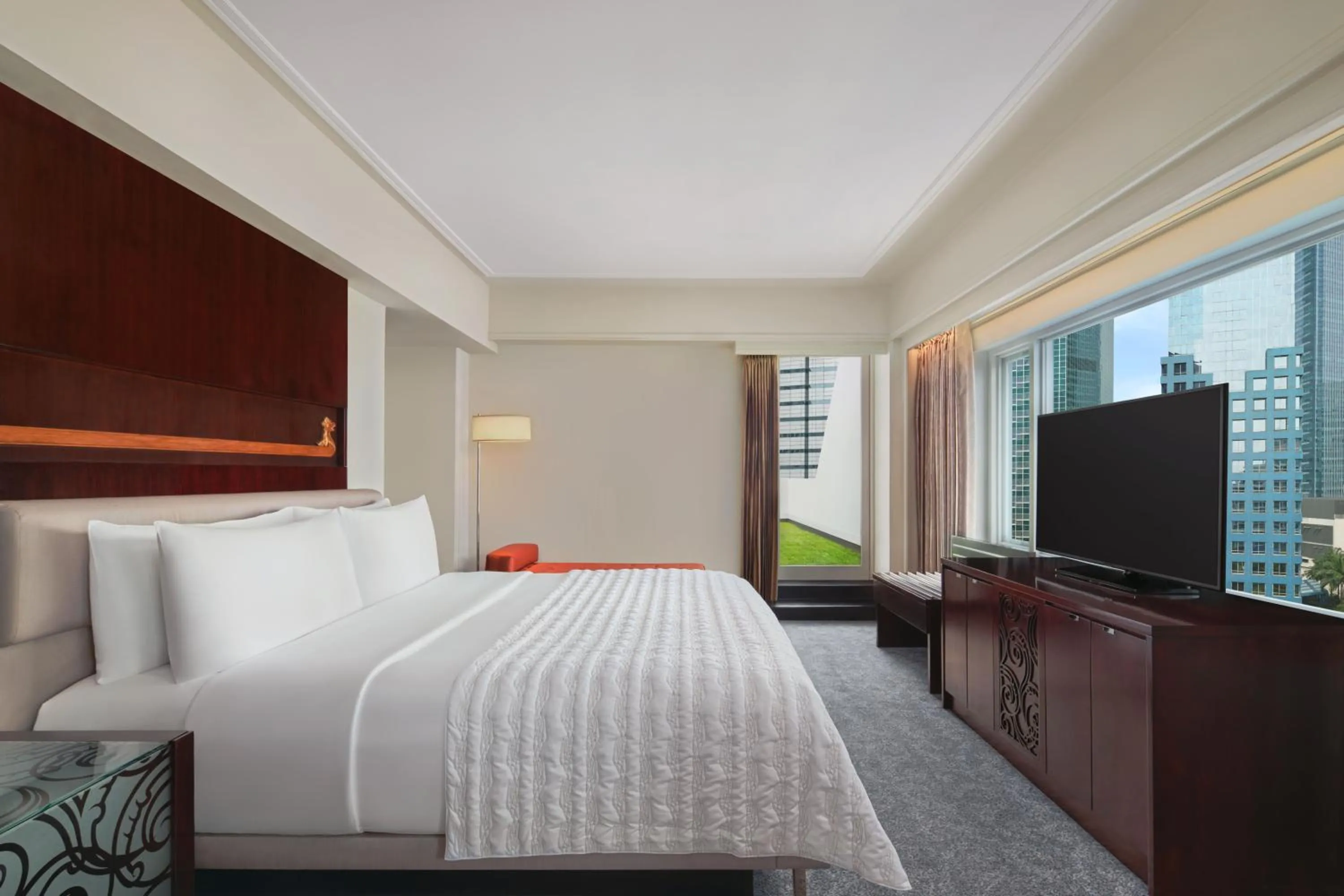 Bed in Le Meridien Jakarta