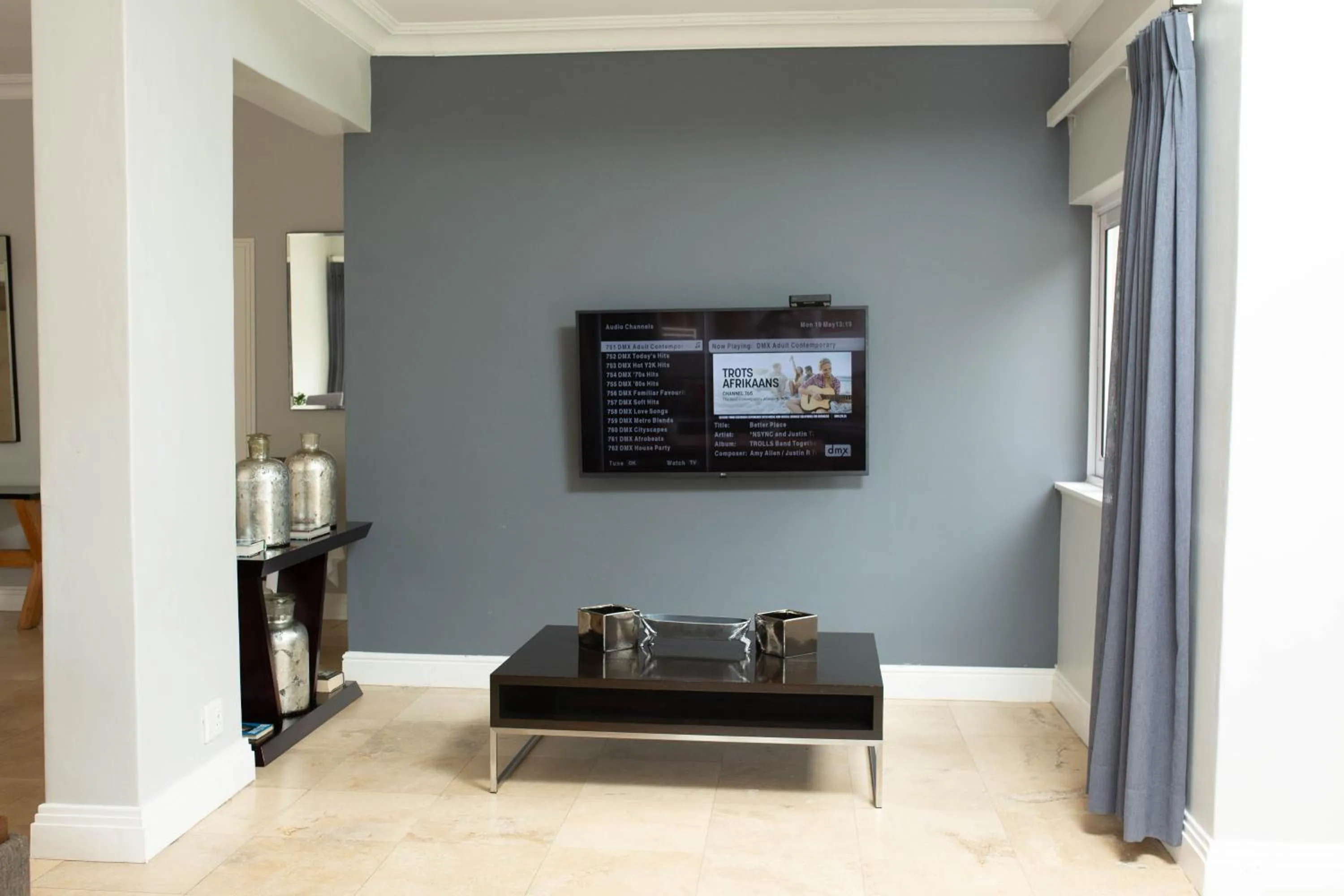 Communal lounge/ TV room in Vetho Villa