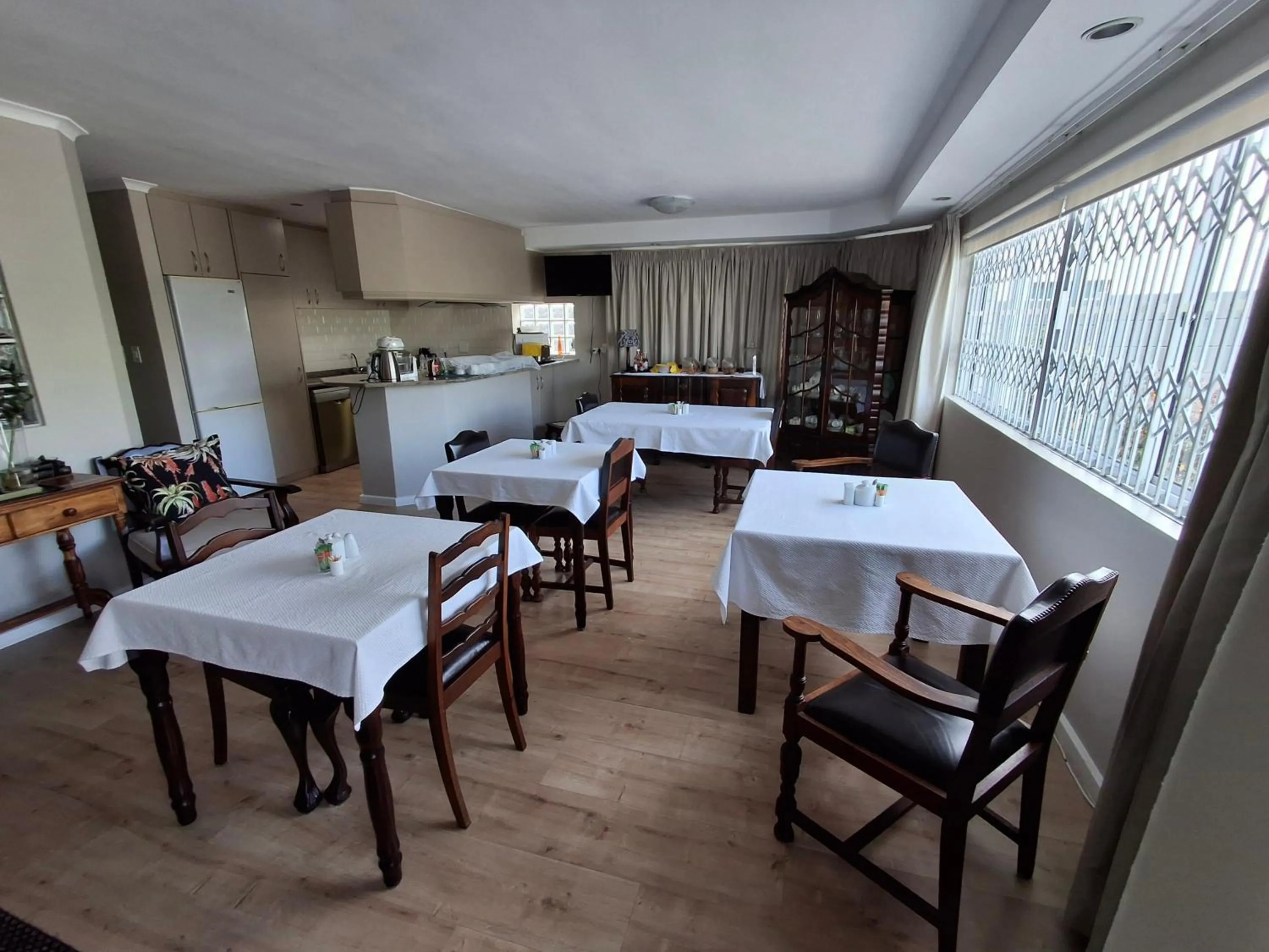 Breakfast in Melkbosstrand Bed and Breakfast