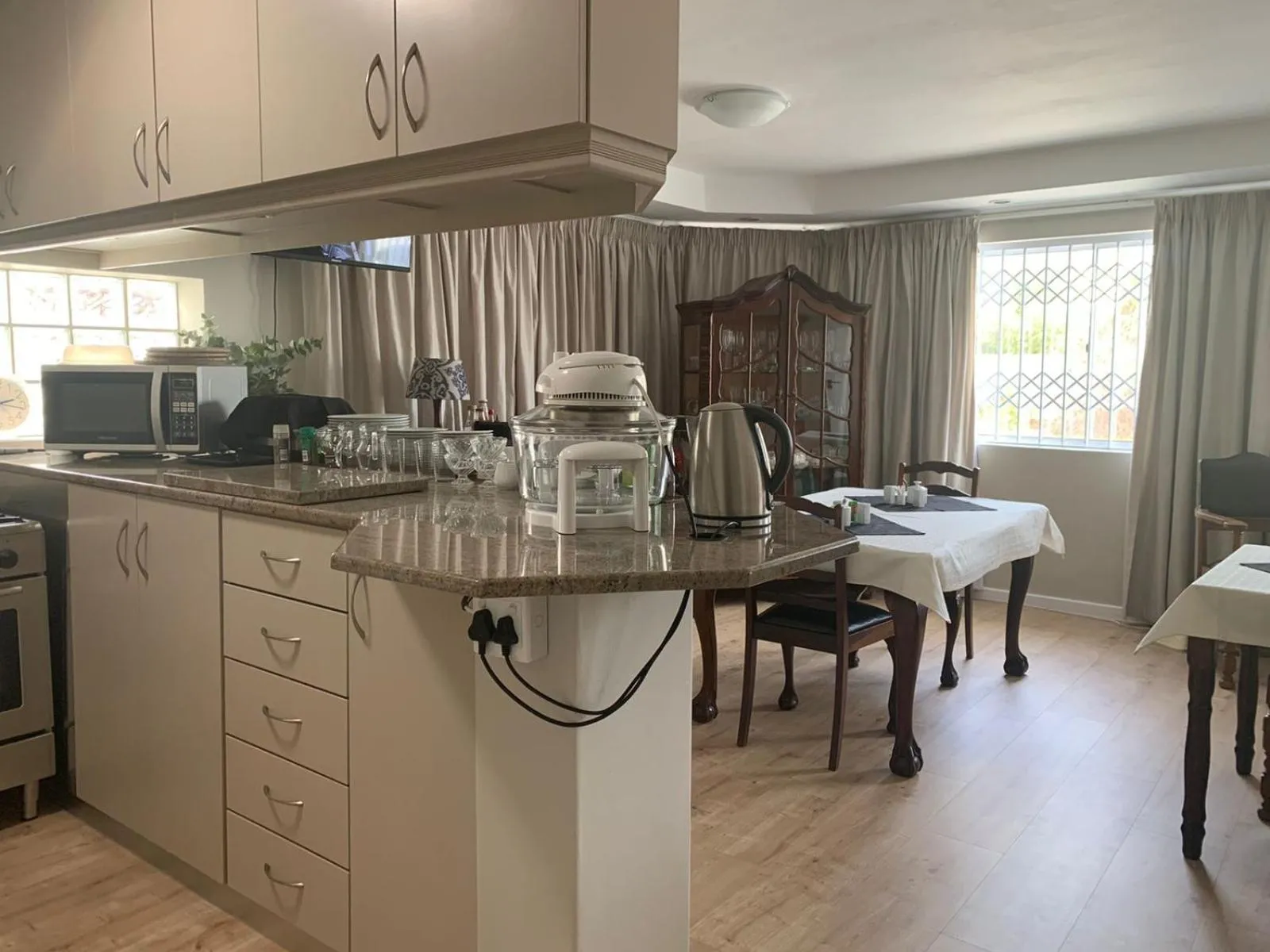 Dining area in Melkbosstrand Bed and Breakfast