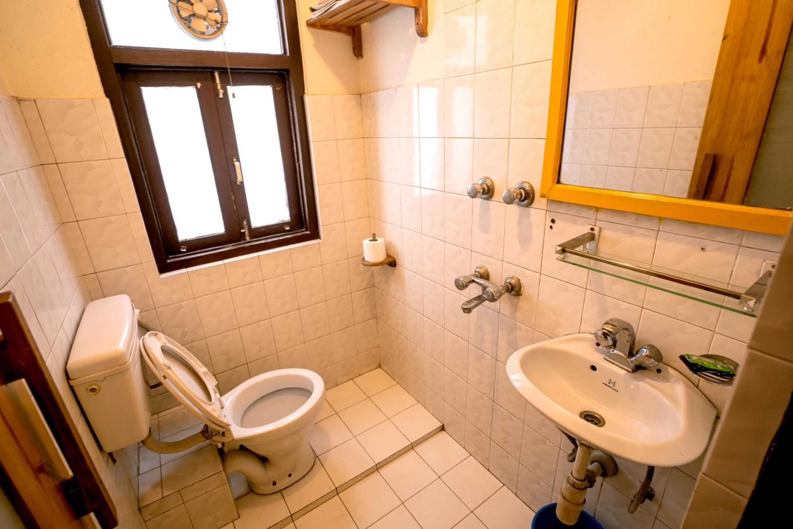 Shower in Hotel Ganesh Himal