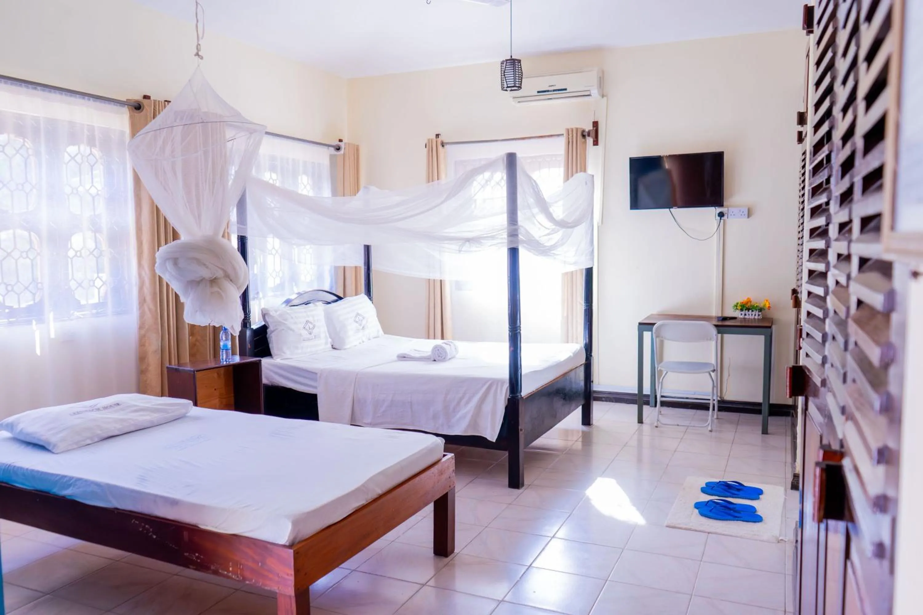 Bedroom, Bed in Swahili Social House