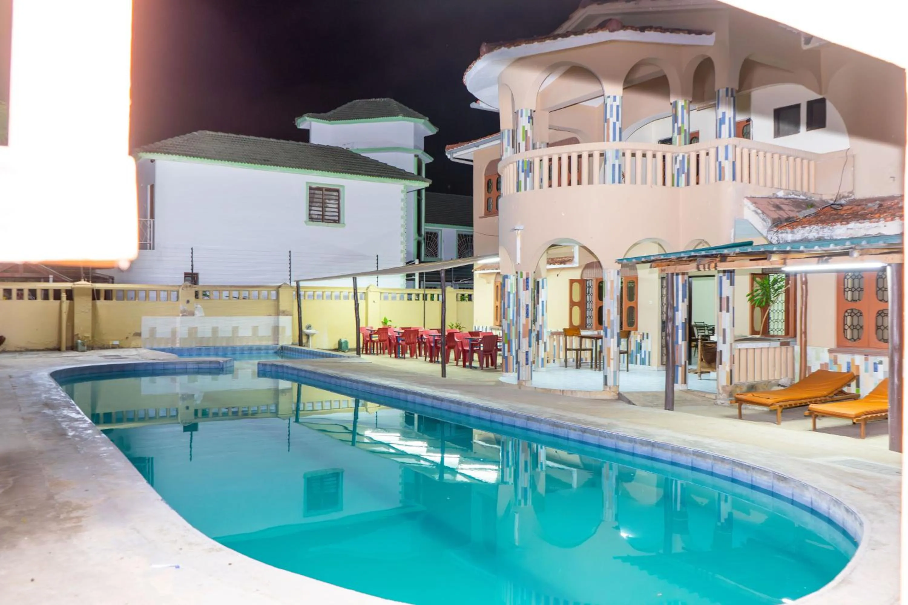 Swimming pool in Swahili Social House