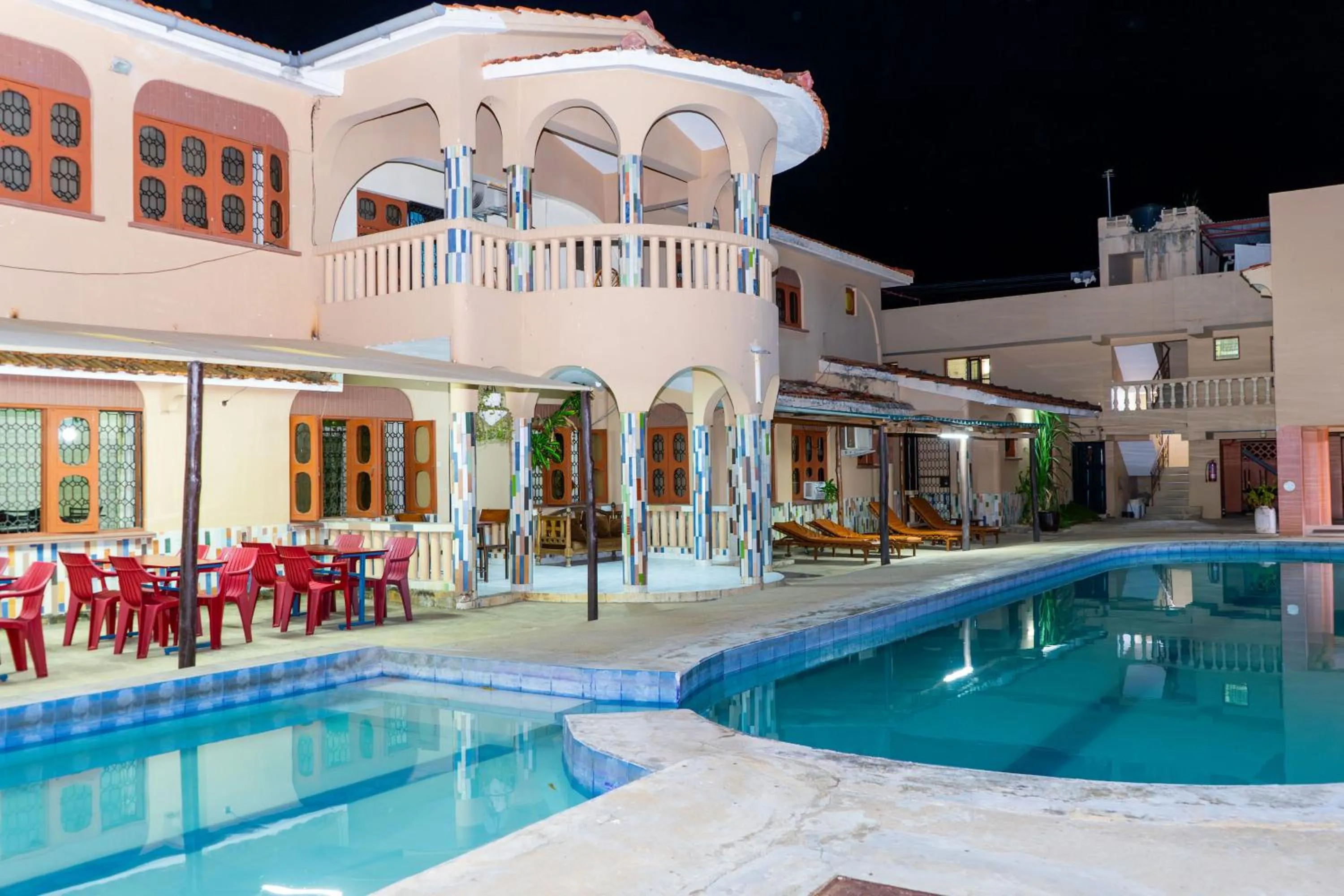 Swimming pool in Swahili Social House