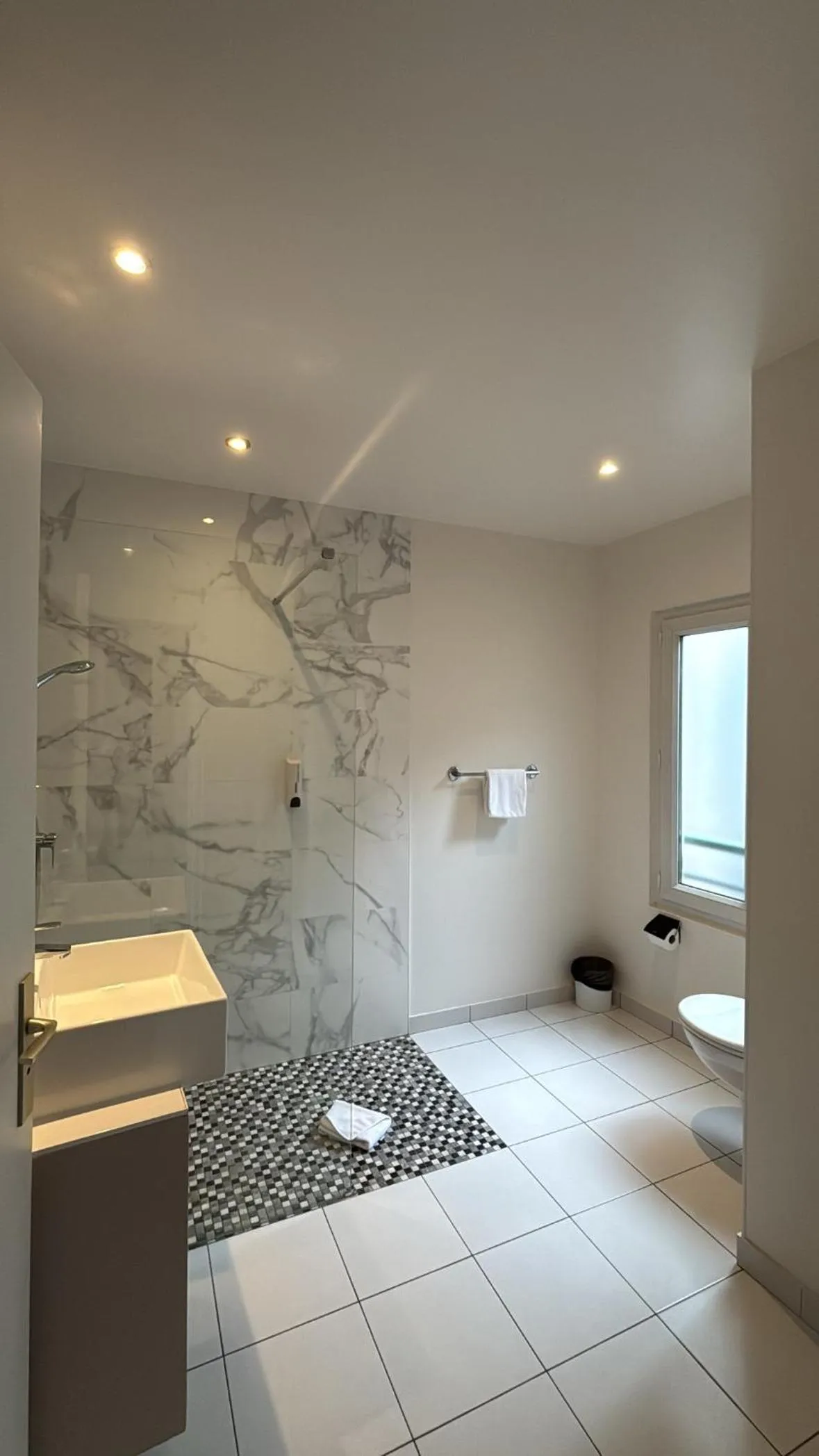 Bathroom in Hotel Richmond Gare du Nord