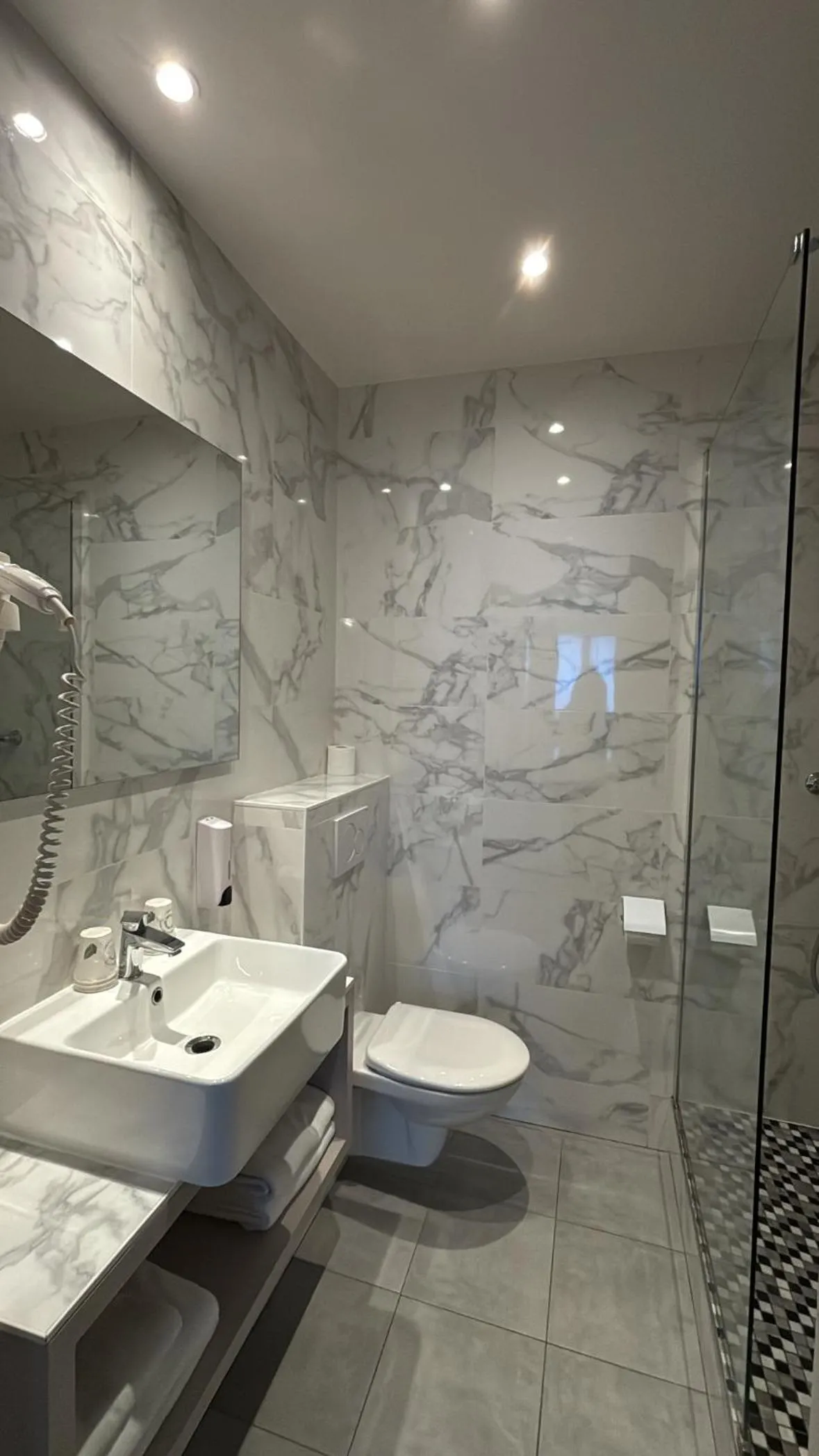 Bathroom in Hotel Richmond Gare du Nord