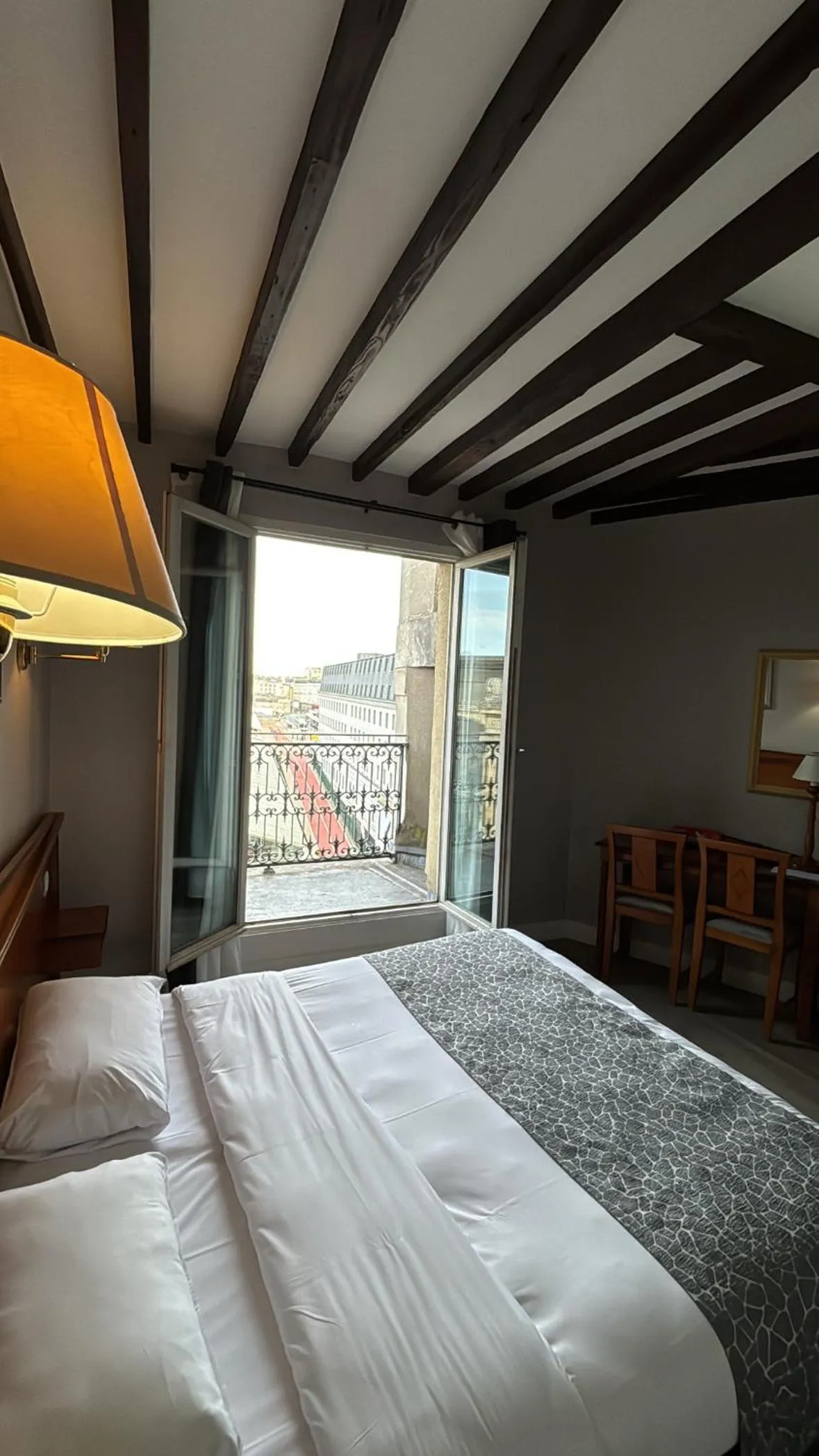 Bedroom, Bed in Hotel Richmond Gare du Nord
