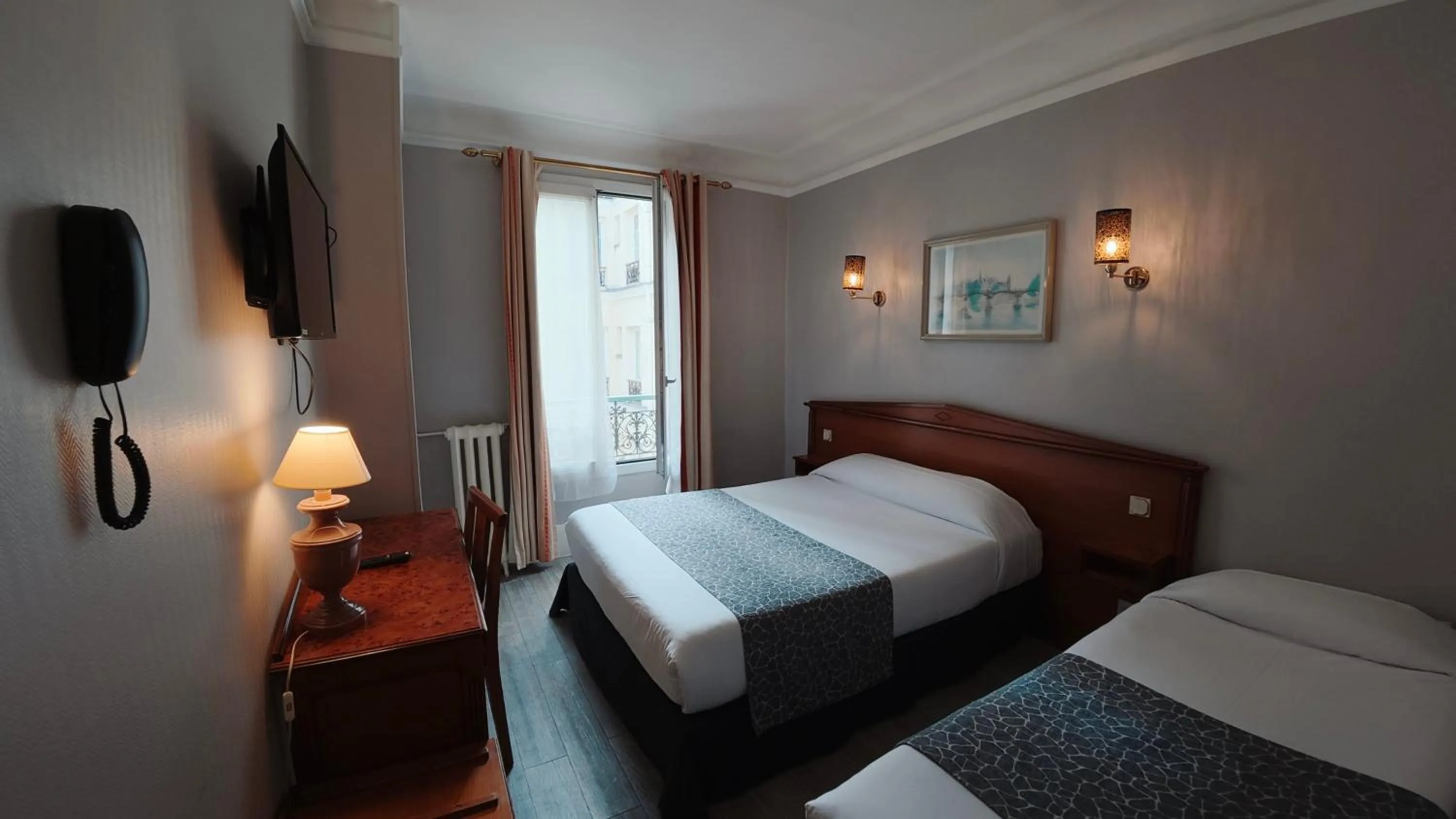 Bedroom, Bed in Hotel Richmond Gare du Nord