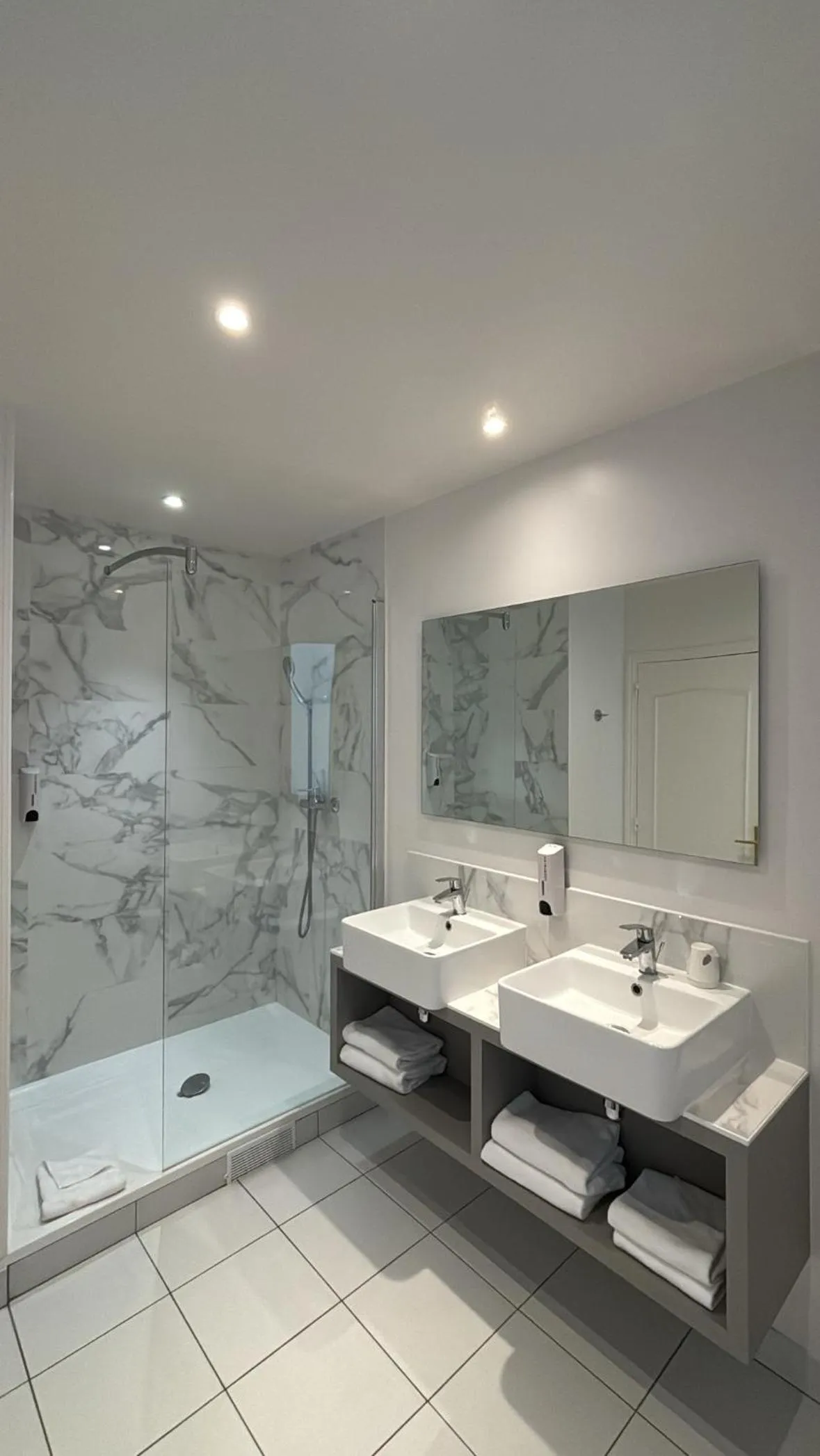 Bathroom in Hotel Richmond Gare du Nord