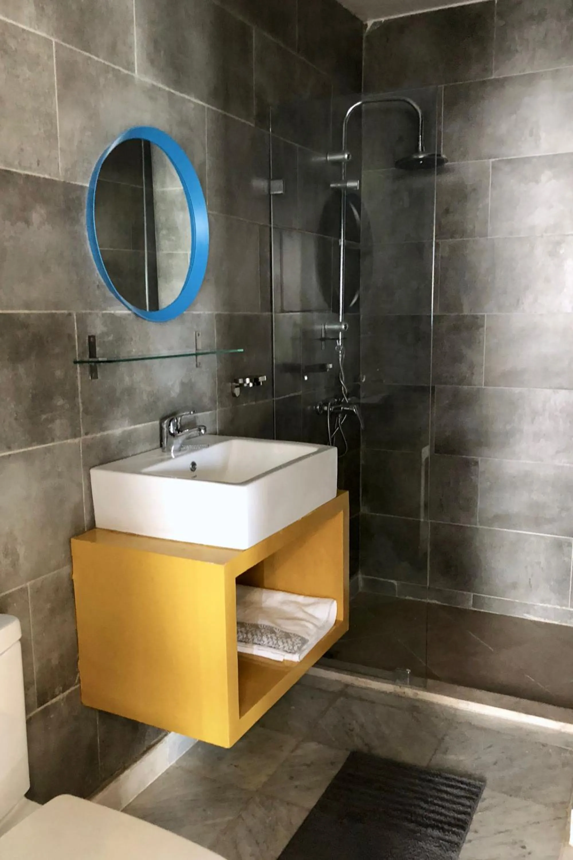 Shower in Suite Loc Suite & Spa