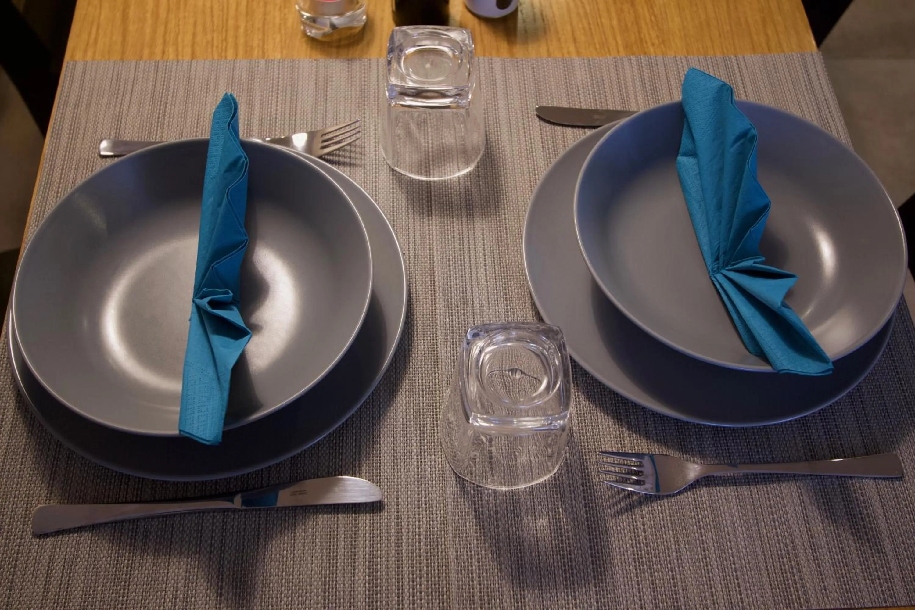 Restaurant/places to eat in Suite Loc Suite & Spa