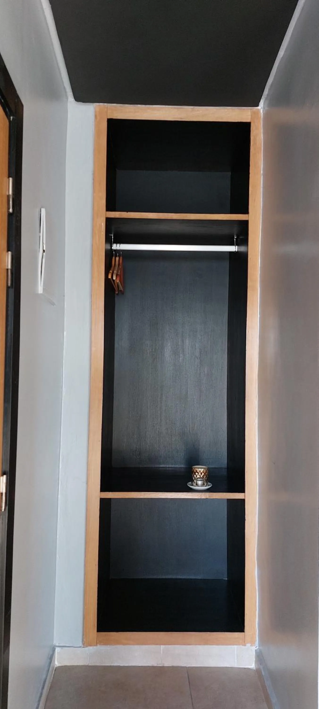 wardrobe in Suite Loc Suite & Spa