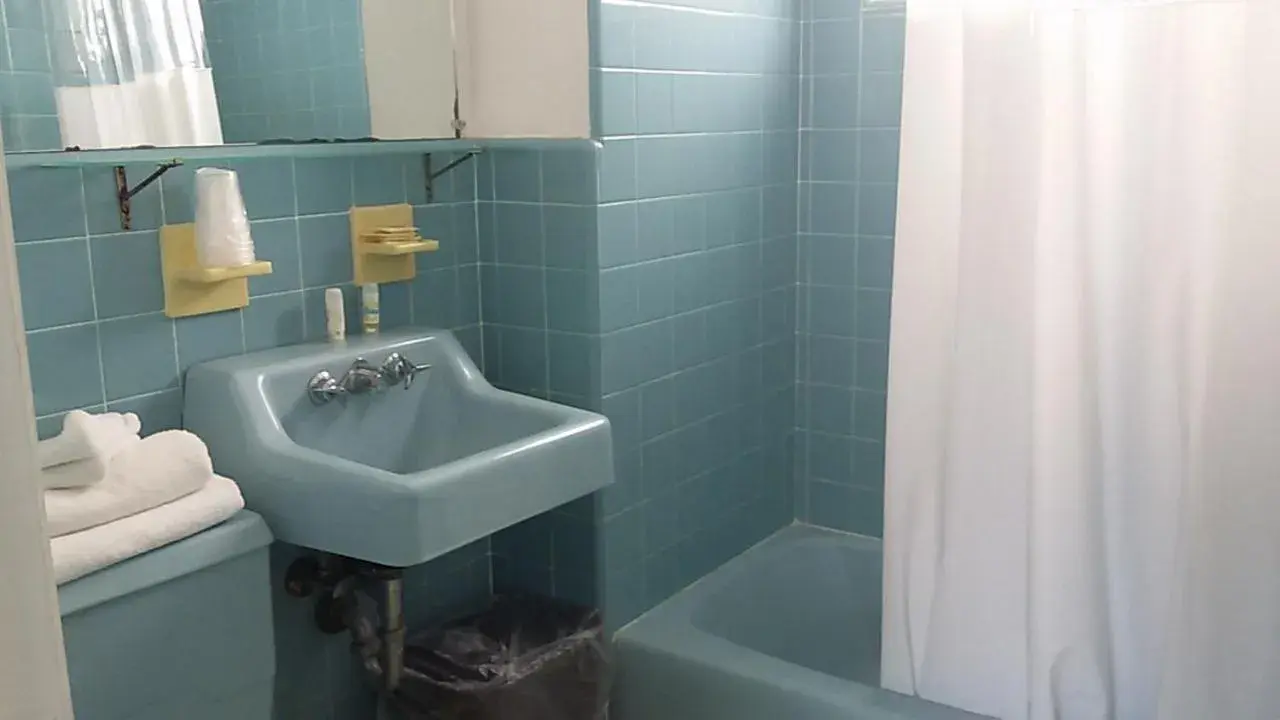 Double Room with Private Bathroom in Tide Winds Motel Double Room with Private Bathroom in Tide Winds Motel