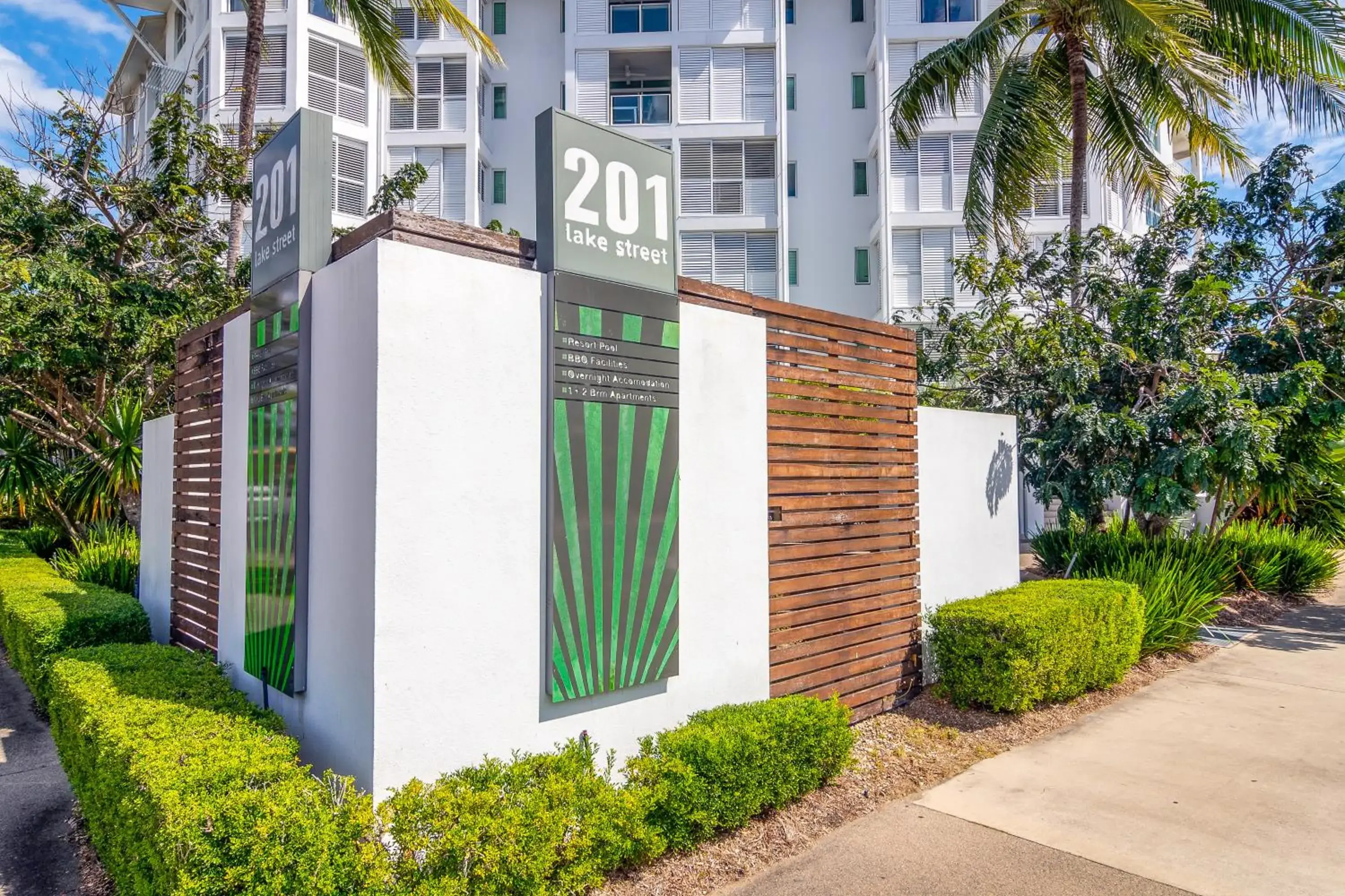 Facade/entrance in 201 Lake Street Facade/entrance in 201 Lake Street