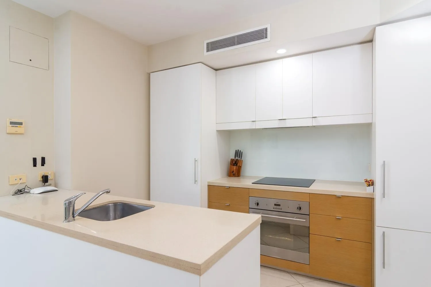 Coffee/tea facilities in 201 Lake Street