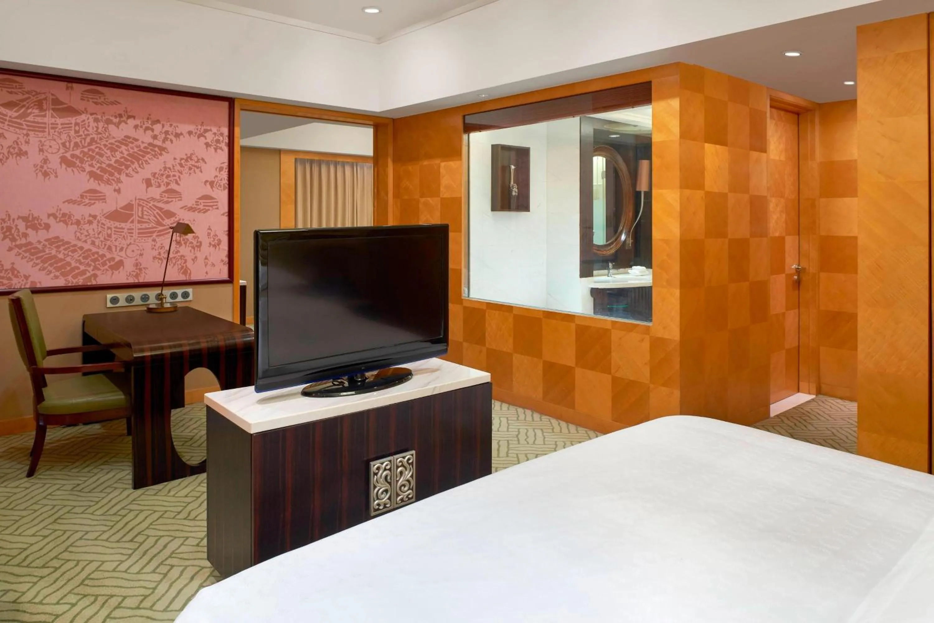 Bedroom, Bed in Sheraton Hohhot Hotel