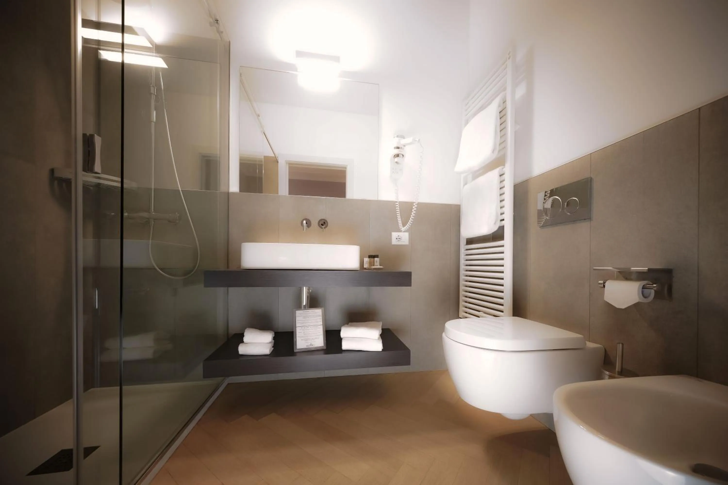 Shower in Bergamo Inn 43