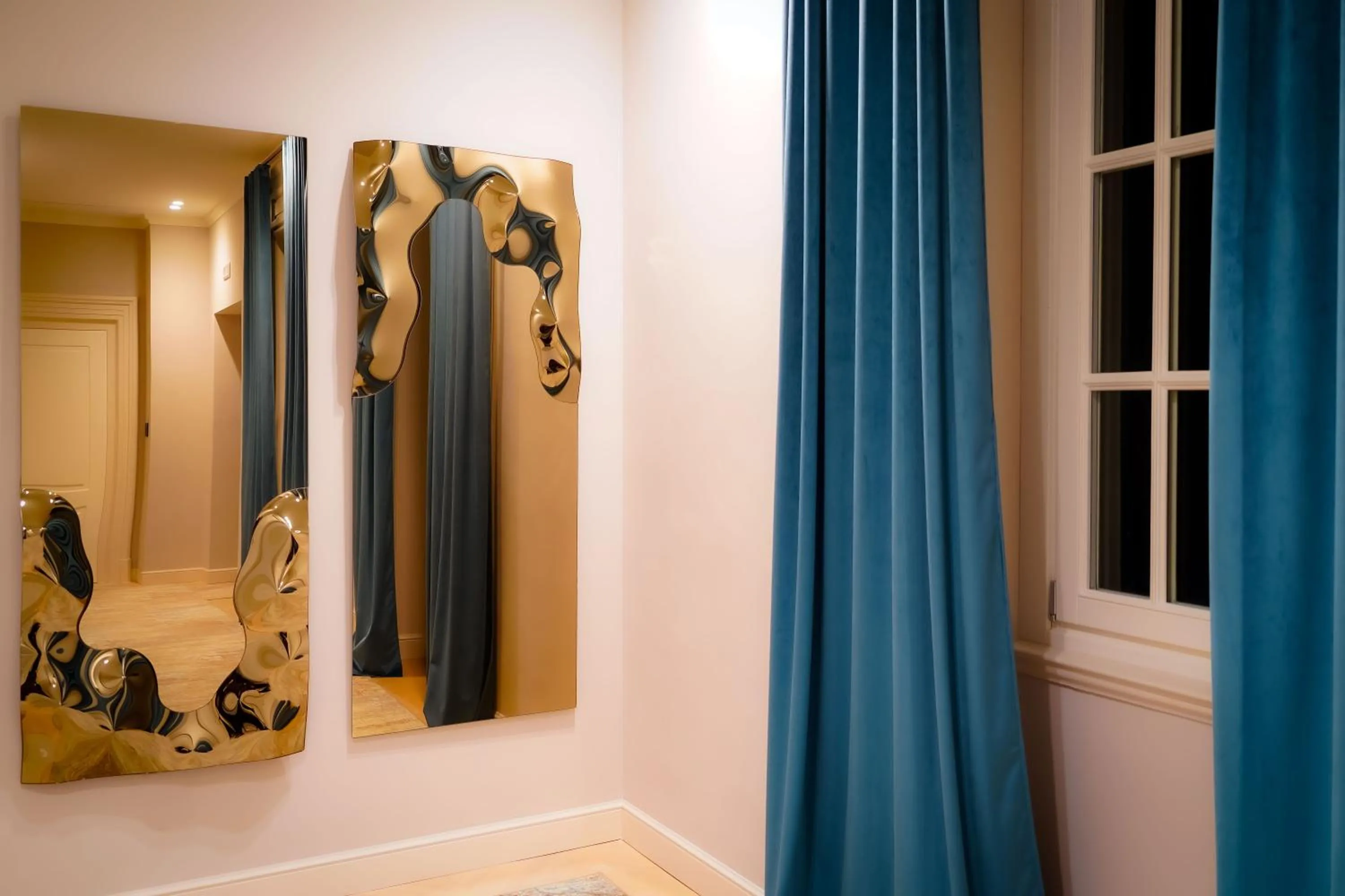 Lobby or reception in Bergamo Inn 43