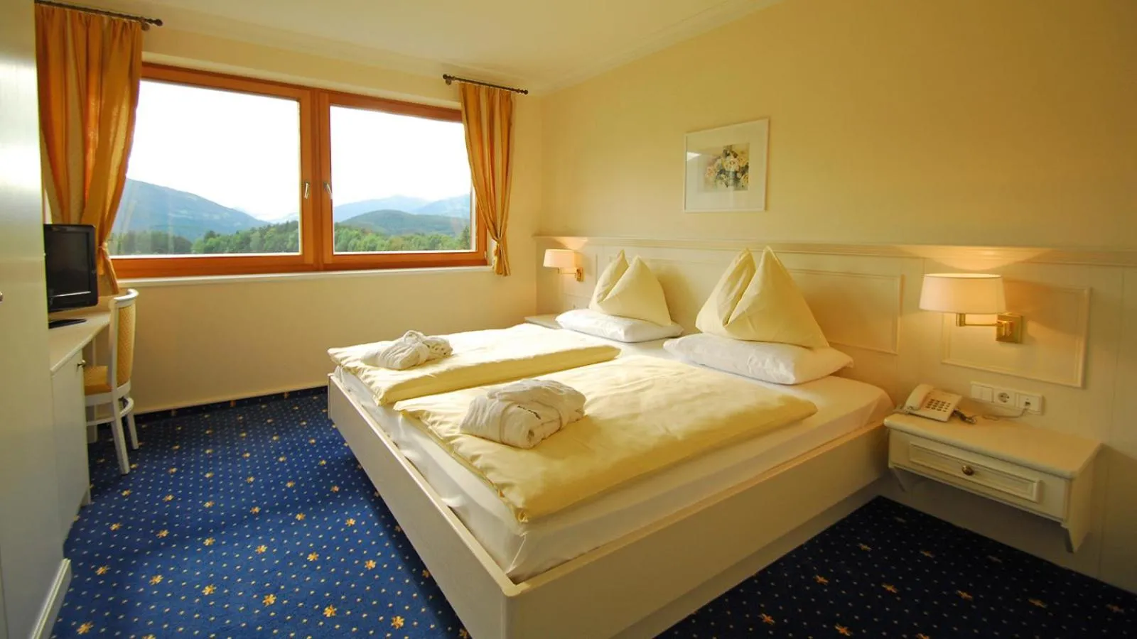 Bed in Hotel Olympia