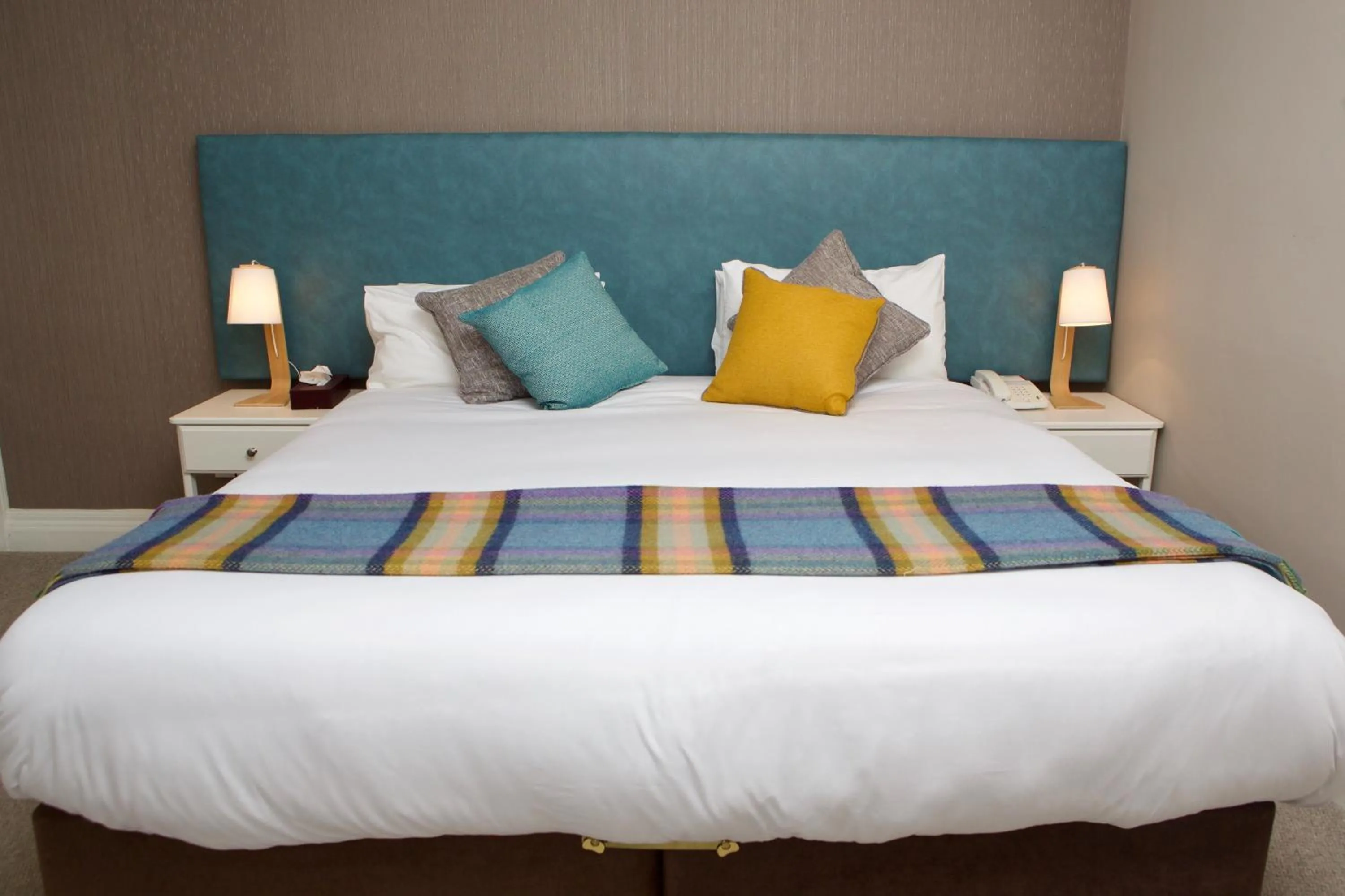 Photo of the whole room, Bed in McMunns of Ballybunion