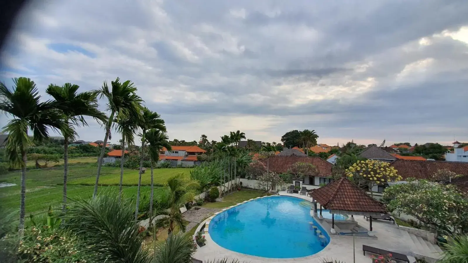 Swimming pool in Nipuri Resort and Villas Seminyak by Kamara Swimming pool in Nipuri Resort and Villas Seminyak by Kamara