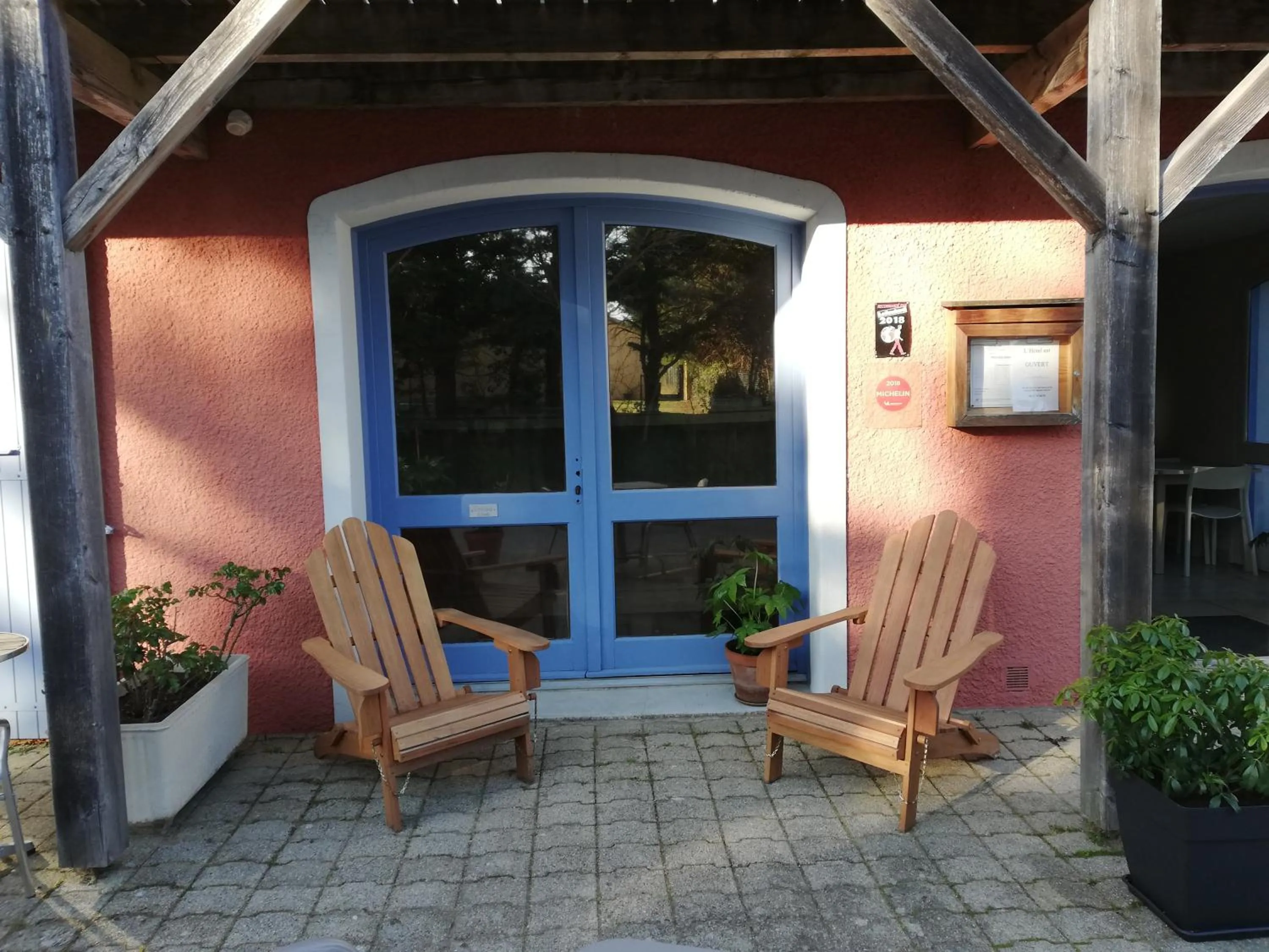 Patio in Hôtel Rose des Vents