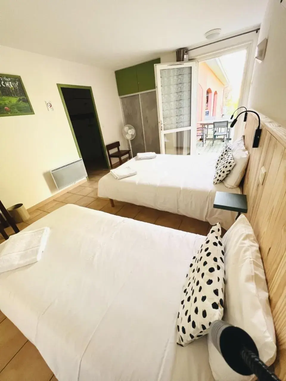 Triple Room - Disability Access in Hôtel Rose des Vents Triple Room - Disability Access in Hôtel Rose des Vents