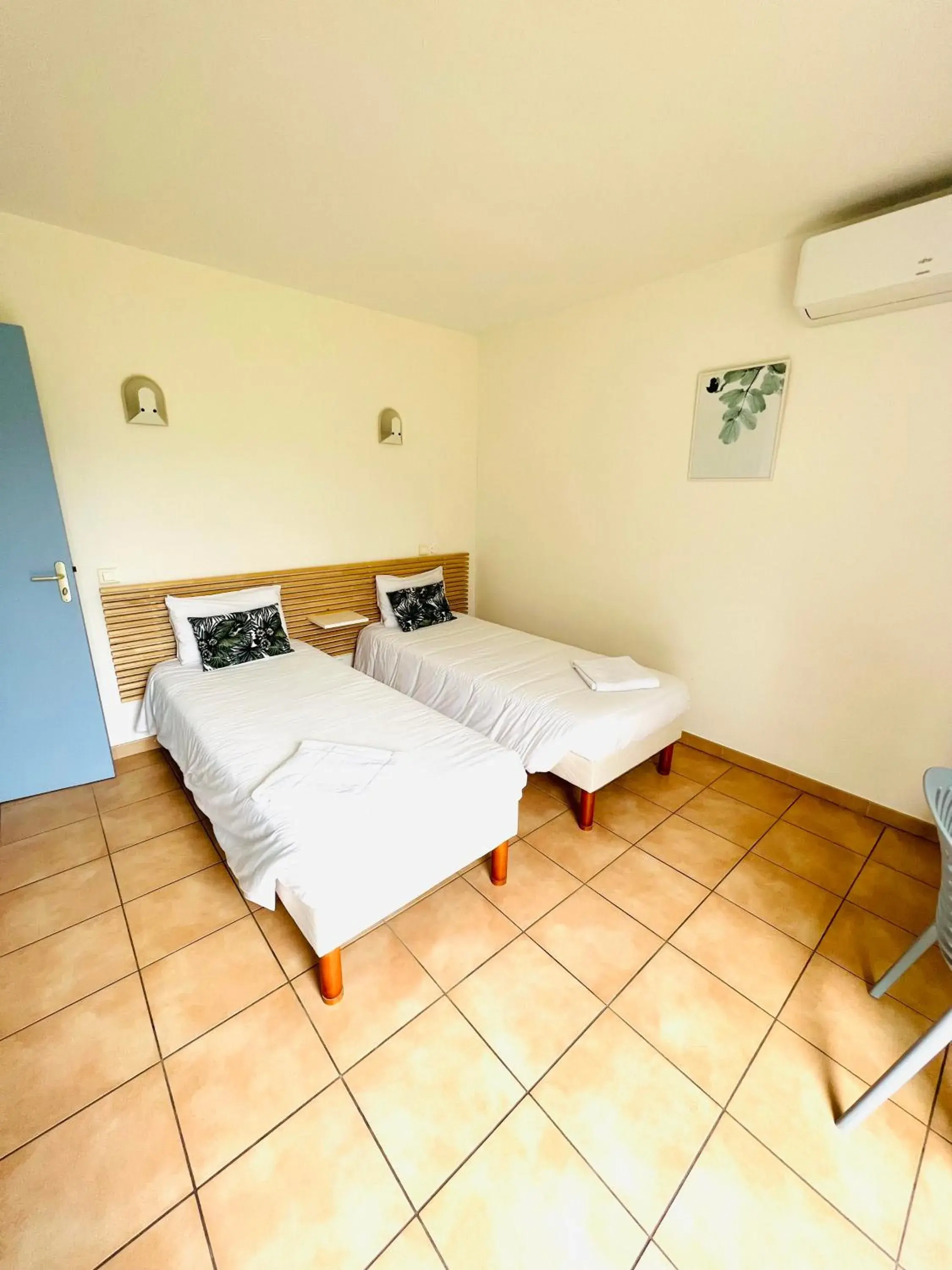 Twin Room with Garden View in Hôtel Rose des Vents Twin Room with Garden View in Hôtel Rose des Vents