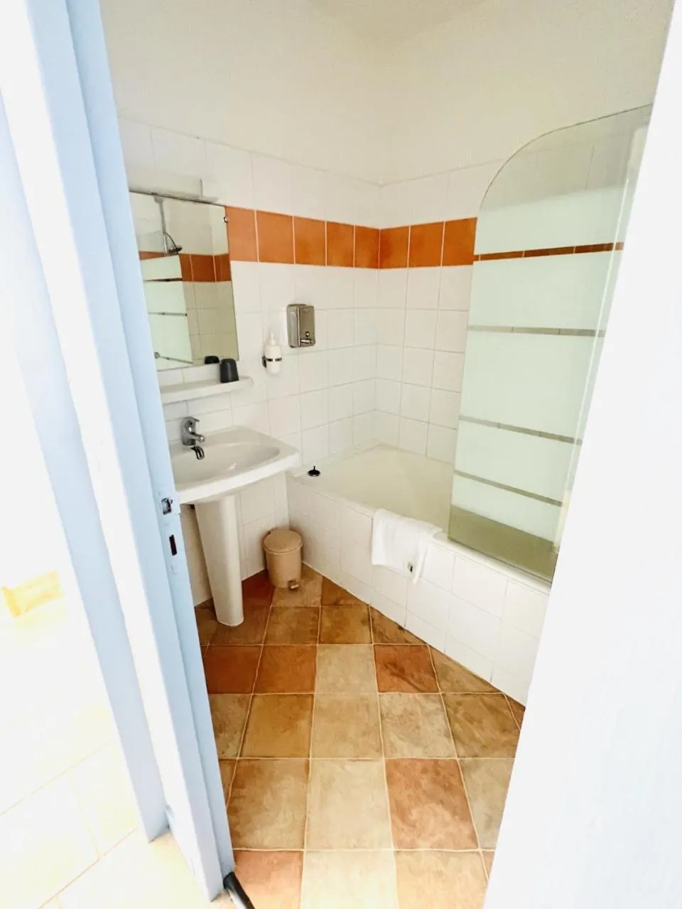 Bathroom in Hôtel Rose des Vents