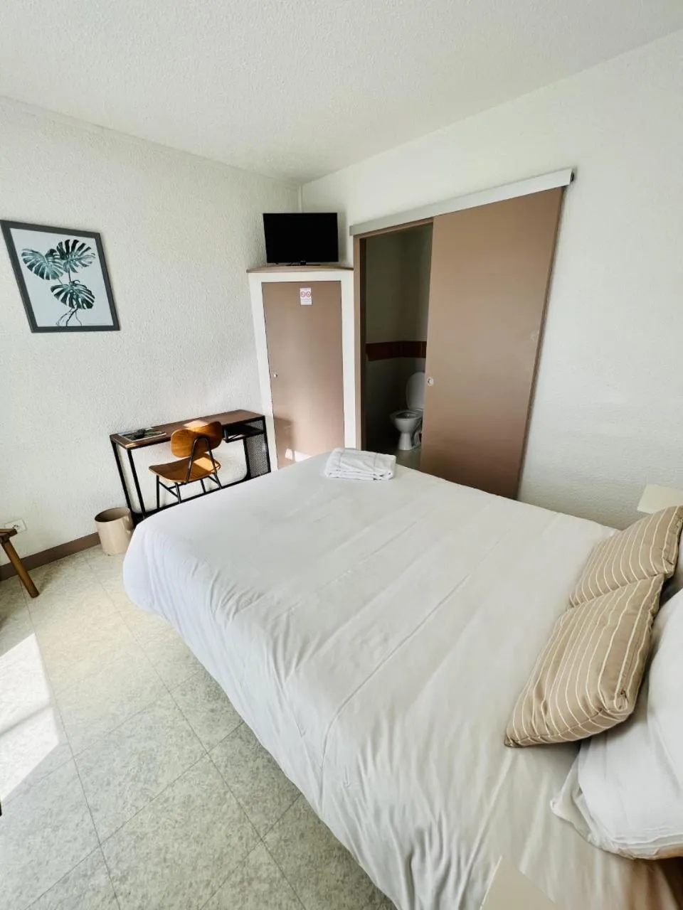 Bed in Hôtel Rose des Vents