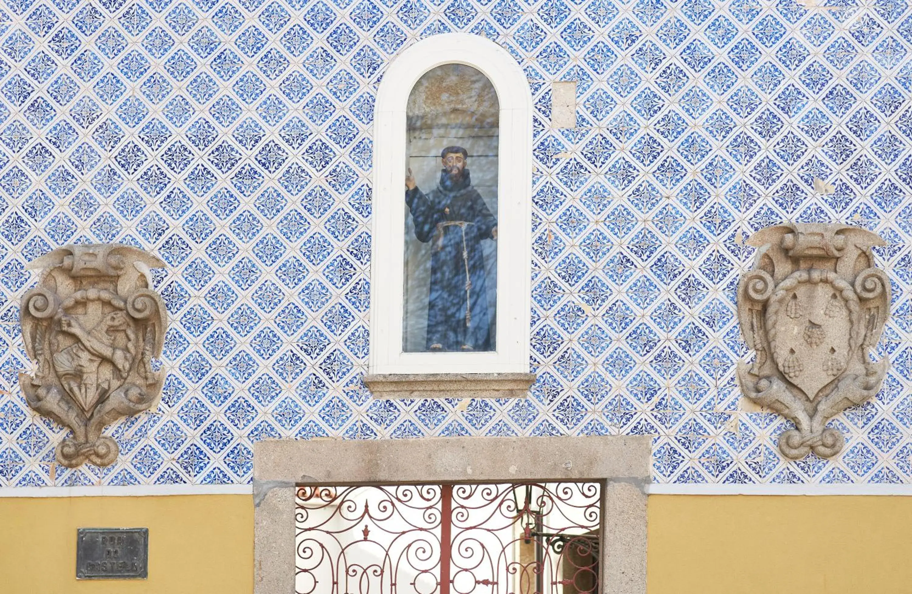 Facade/entrance in Signature Apartments Os Terceiros Facade/entrance in Signature Apartments Os Terceiros