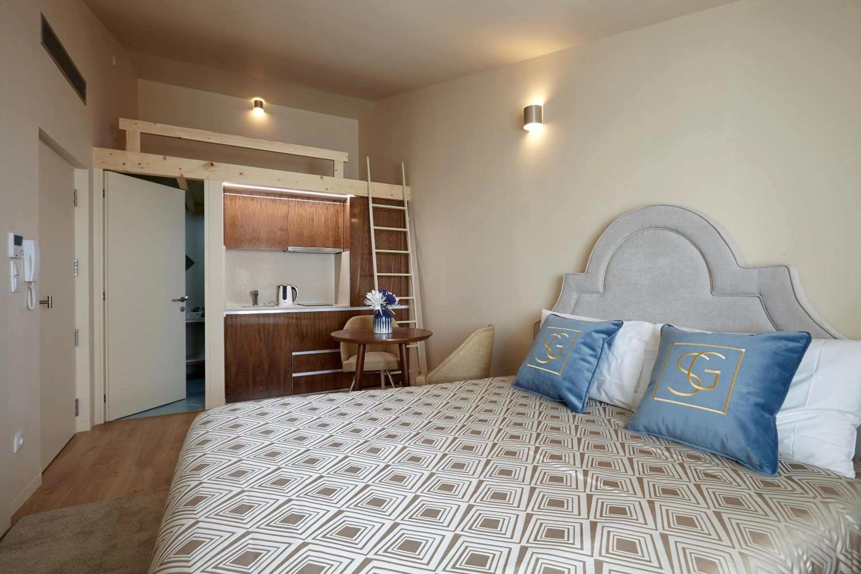 Kitchen or kitchenette, Bed in Signature Apartments Os Terceiros
