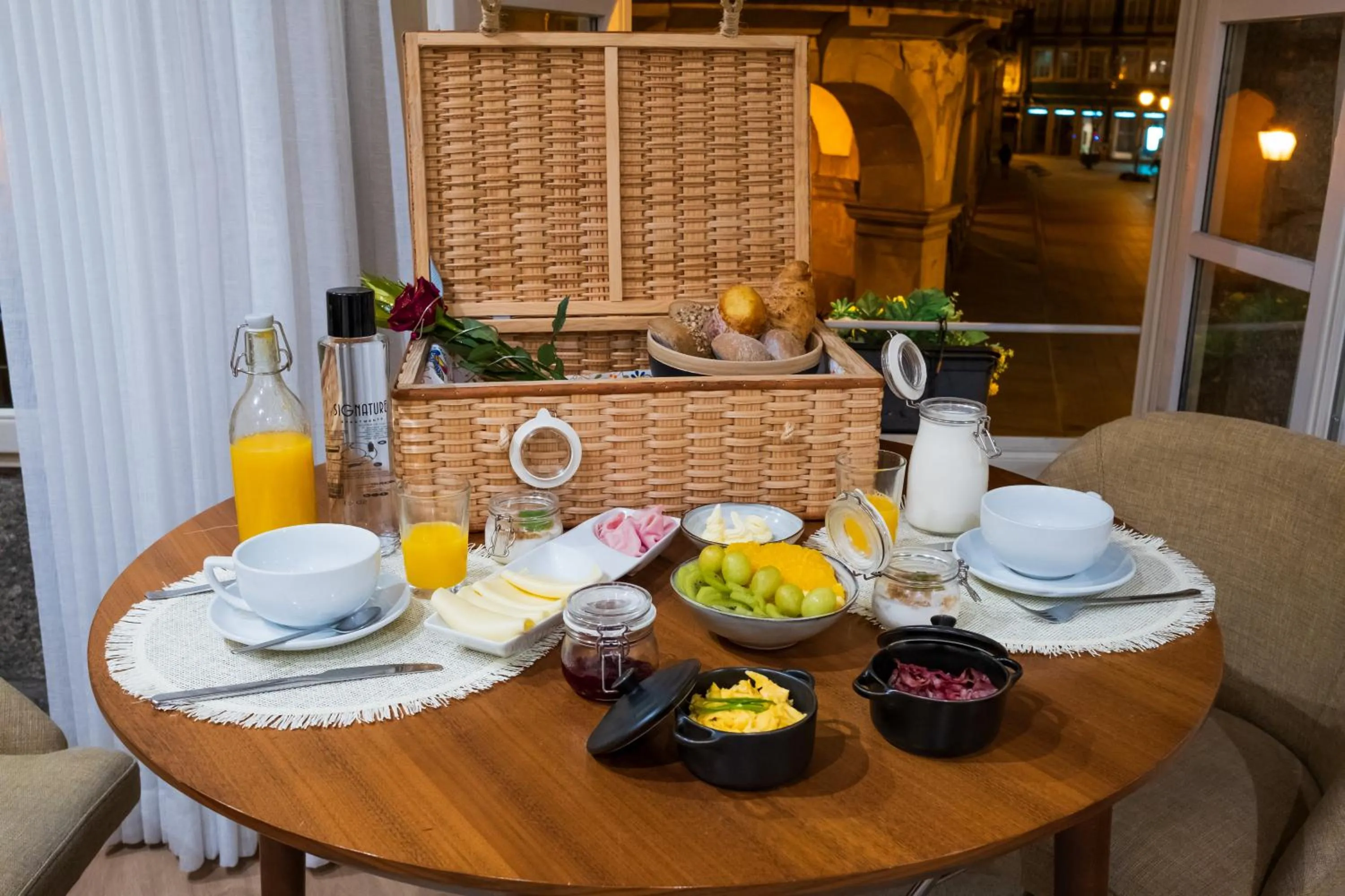 Breakfast in Signature Apartments Os Terceiros