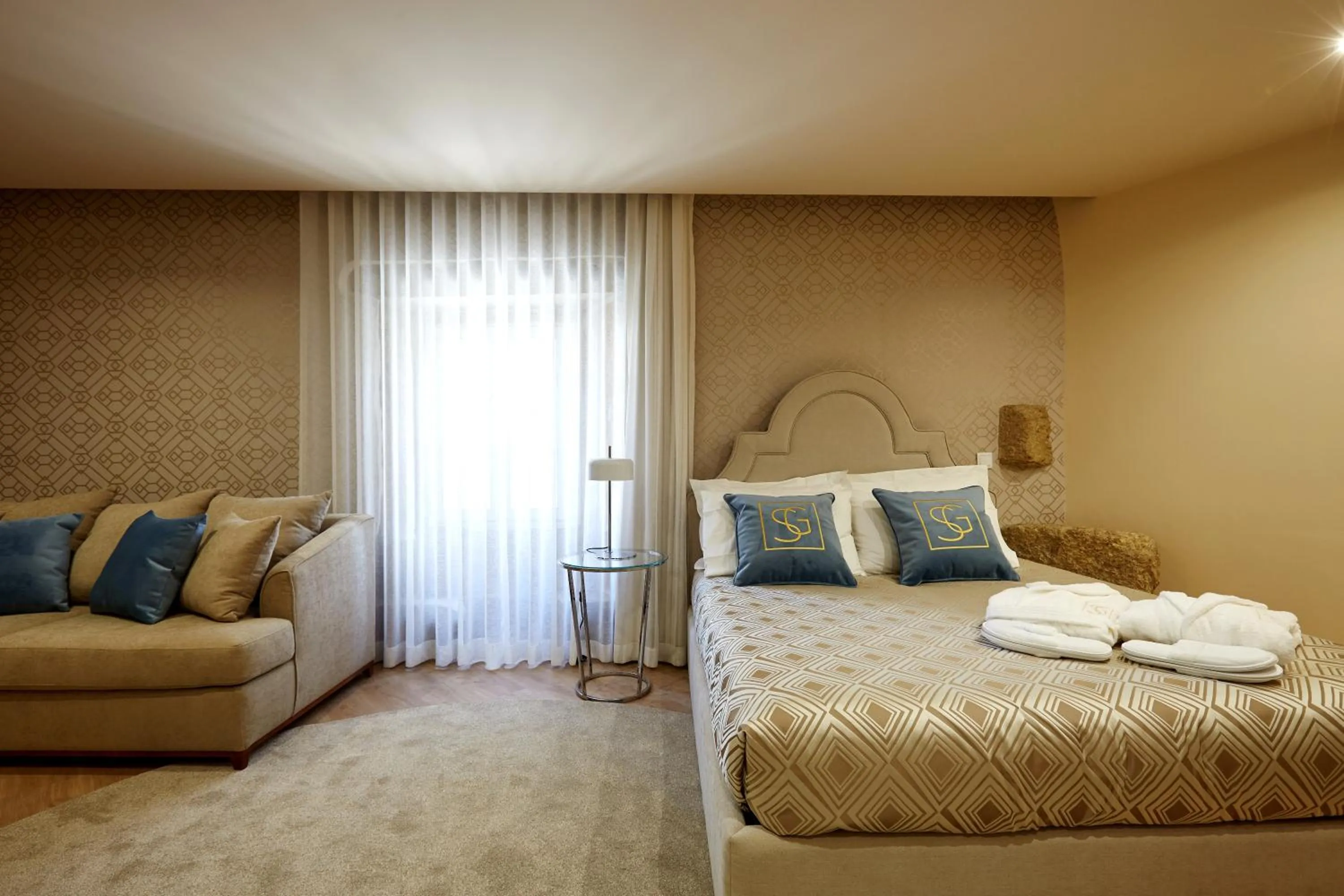 Photo of the whole room, Bed in Signature Apartments Os Terceiros