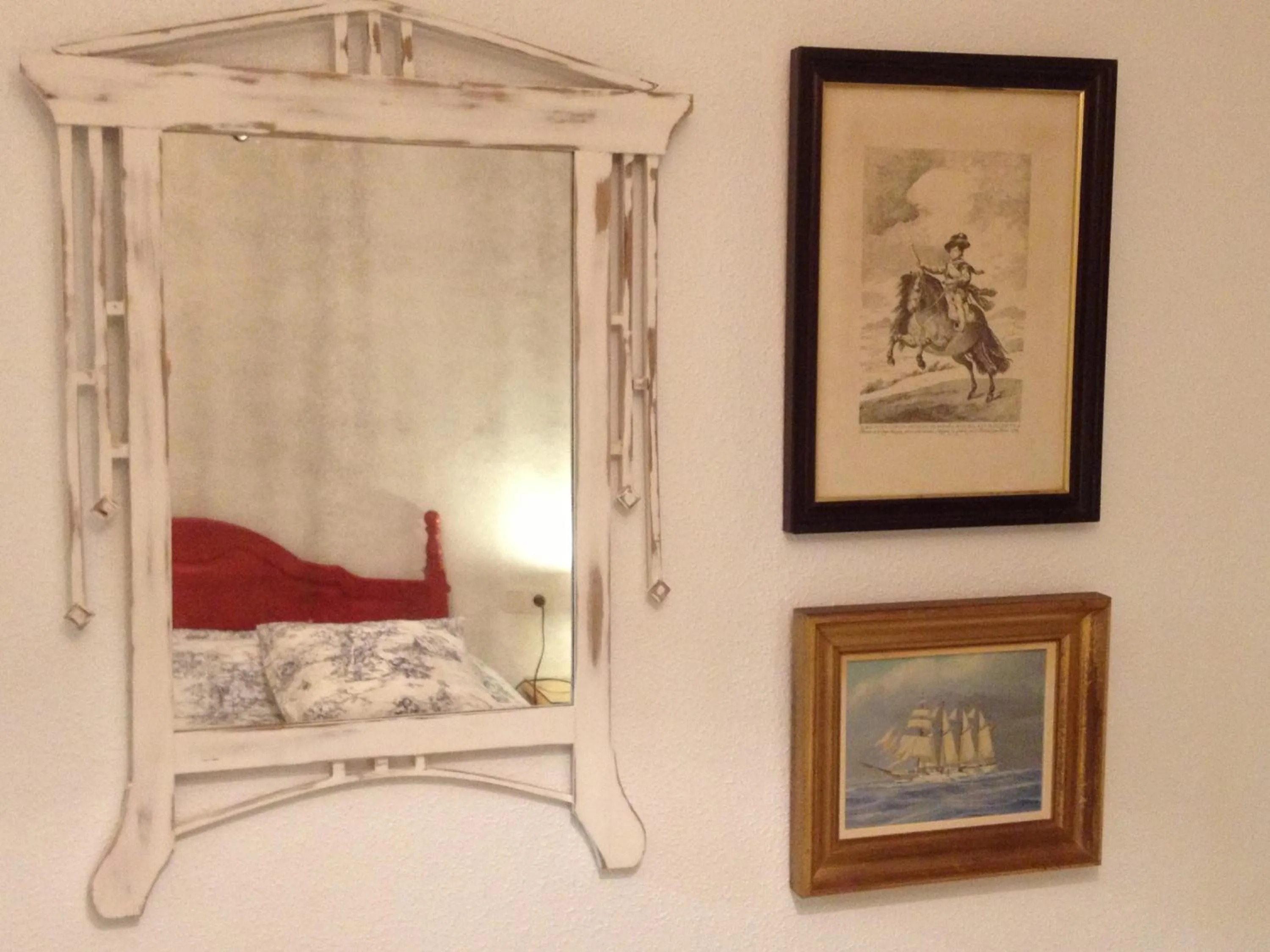 Decorative detail, Bed in Apartamentos Oasis de las Palmeras