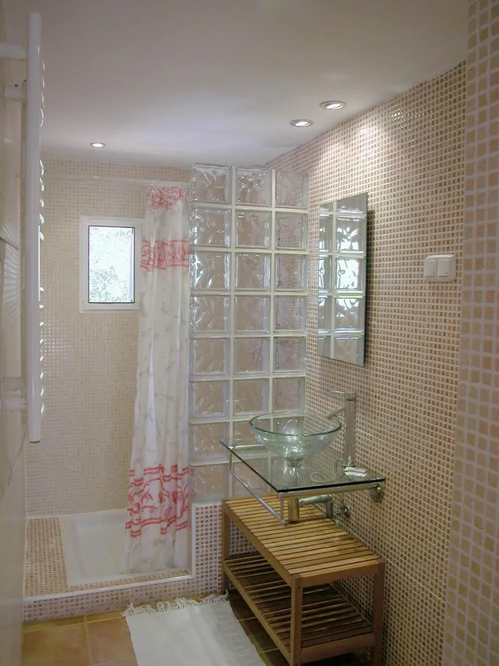 Shower in Apartamentos Oasis de las Palmeras