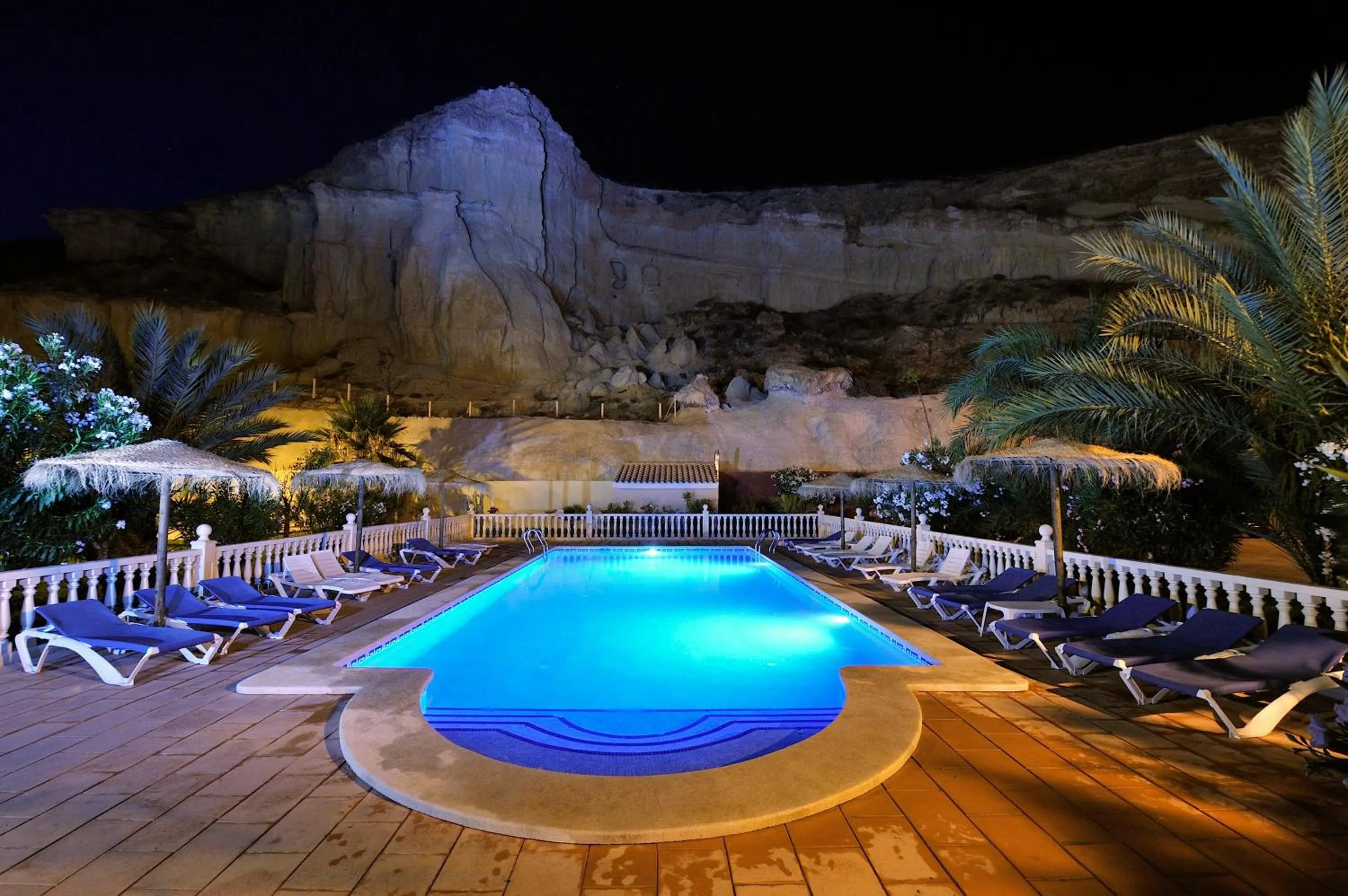 Swimming pool in Apartamentos Oasis de las Palmeras