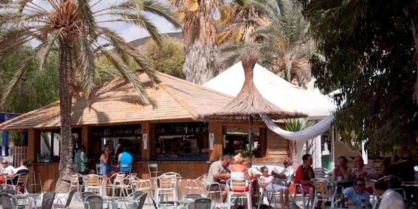 Restaurant/places to eat in Apartamentos Oasis de las Palmeras