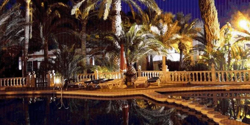 Swimming pool in Apartamentos Oasis de las Palmeras