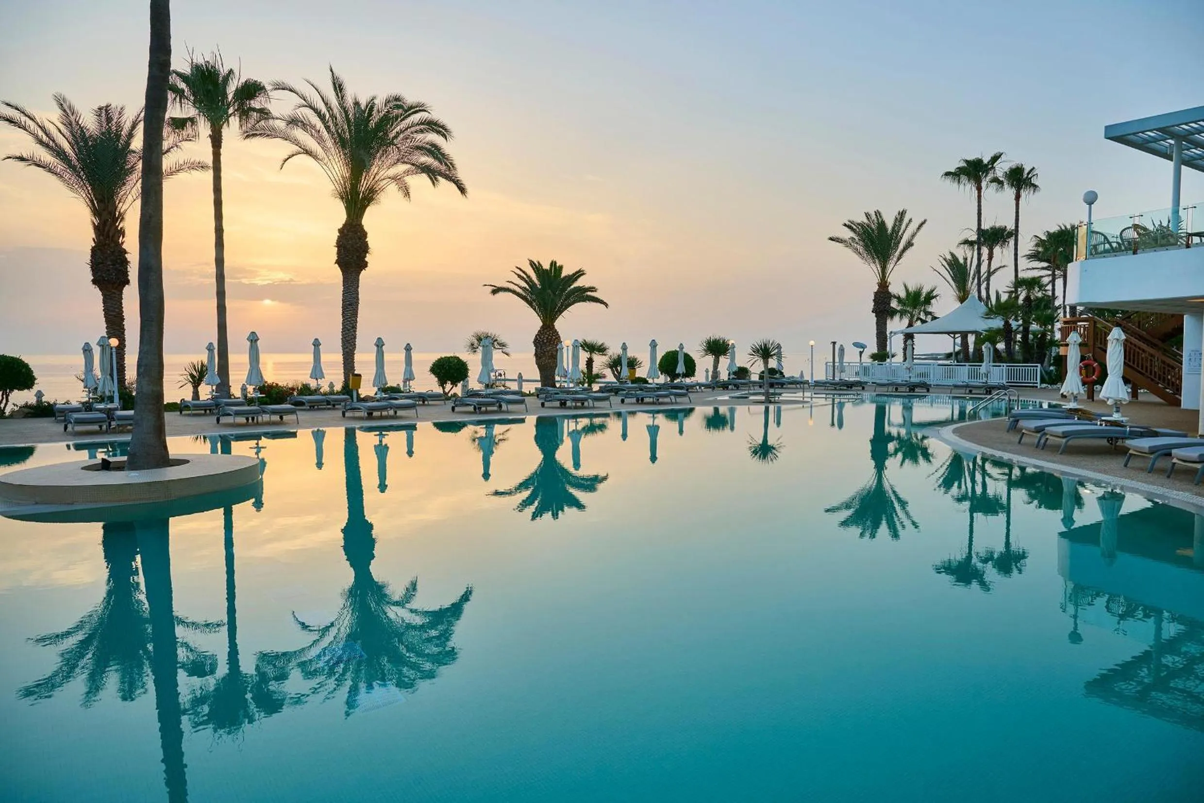 Swimming pool in Sunrise Beach Hotel