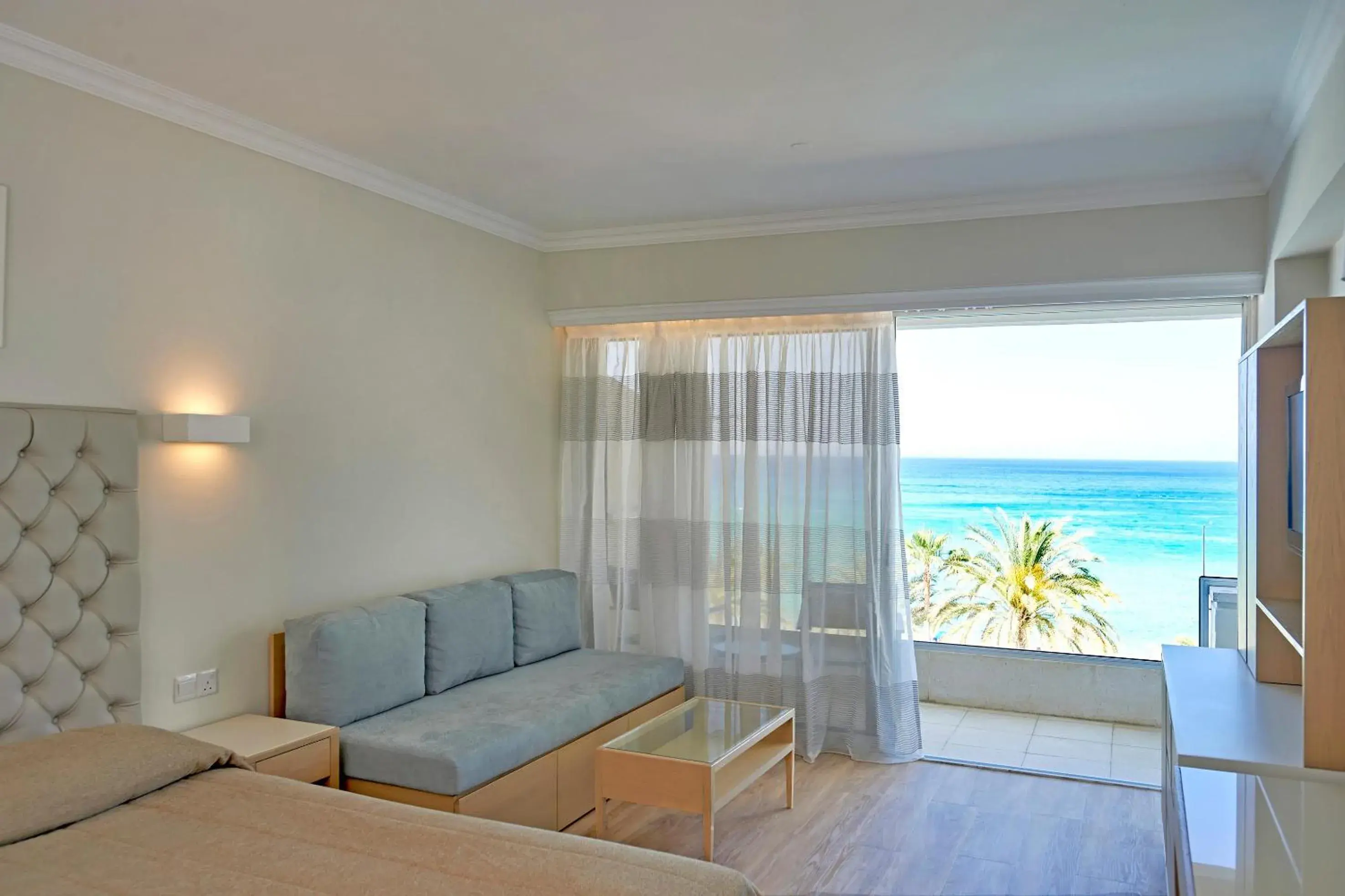 Photo of the whole room, Bed in Sunrise Beach Hotel Photo of the whole room, Bed in Sunrise Beach Hotel