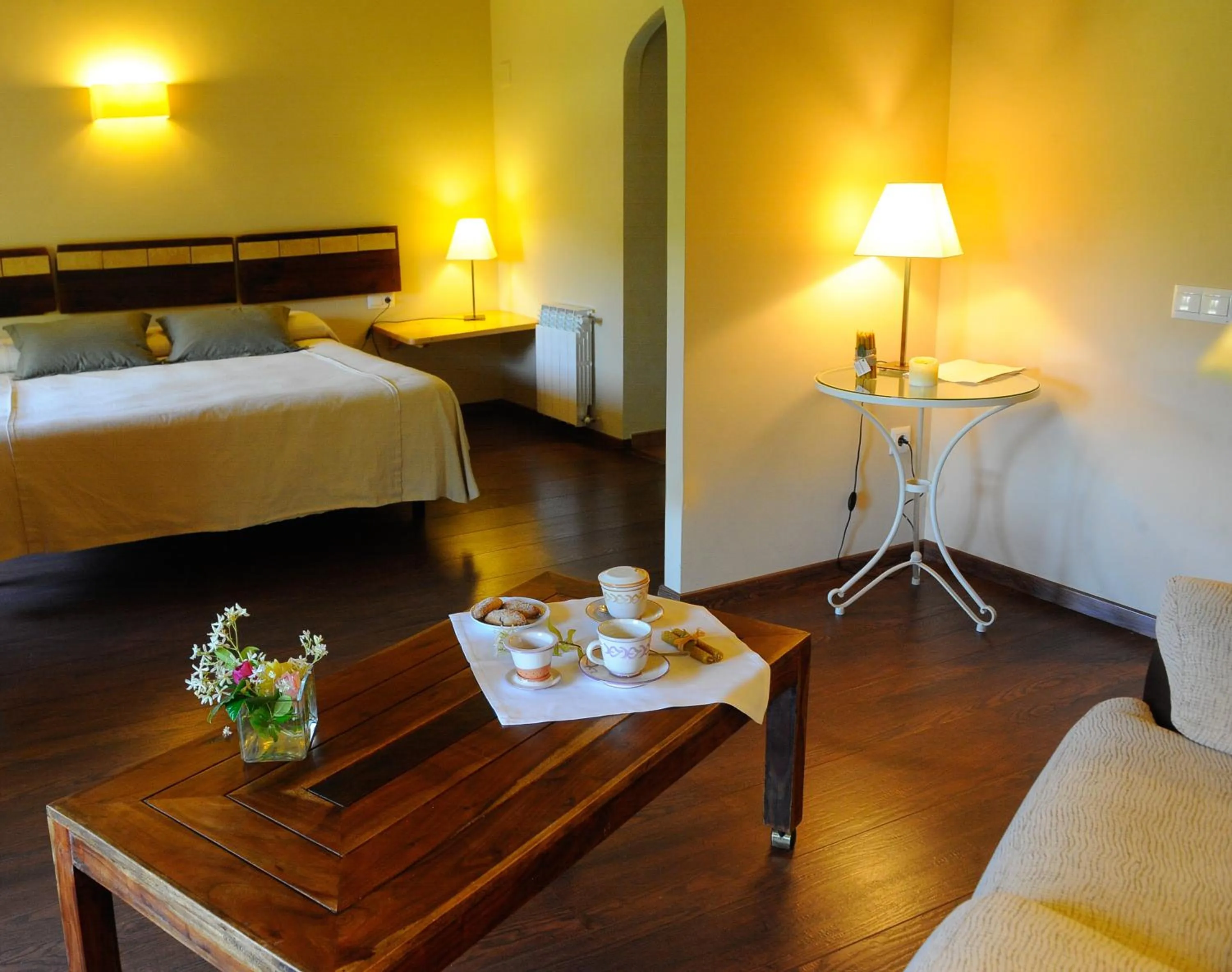 Photo of the whole room, Bed in Font del Pas