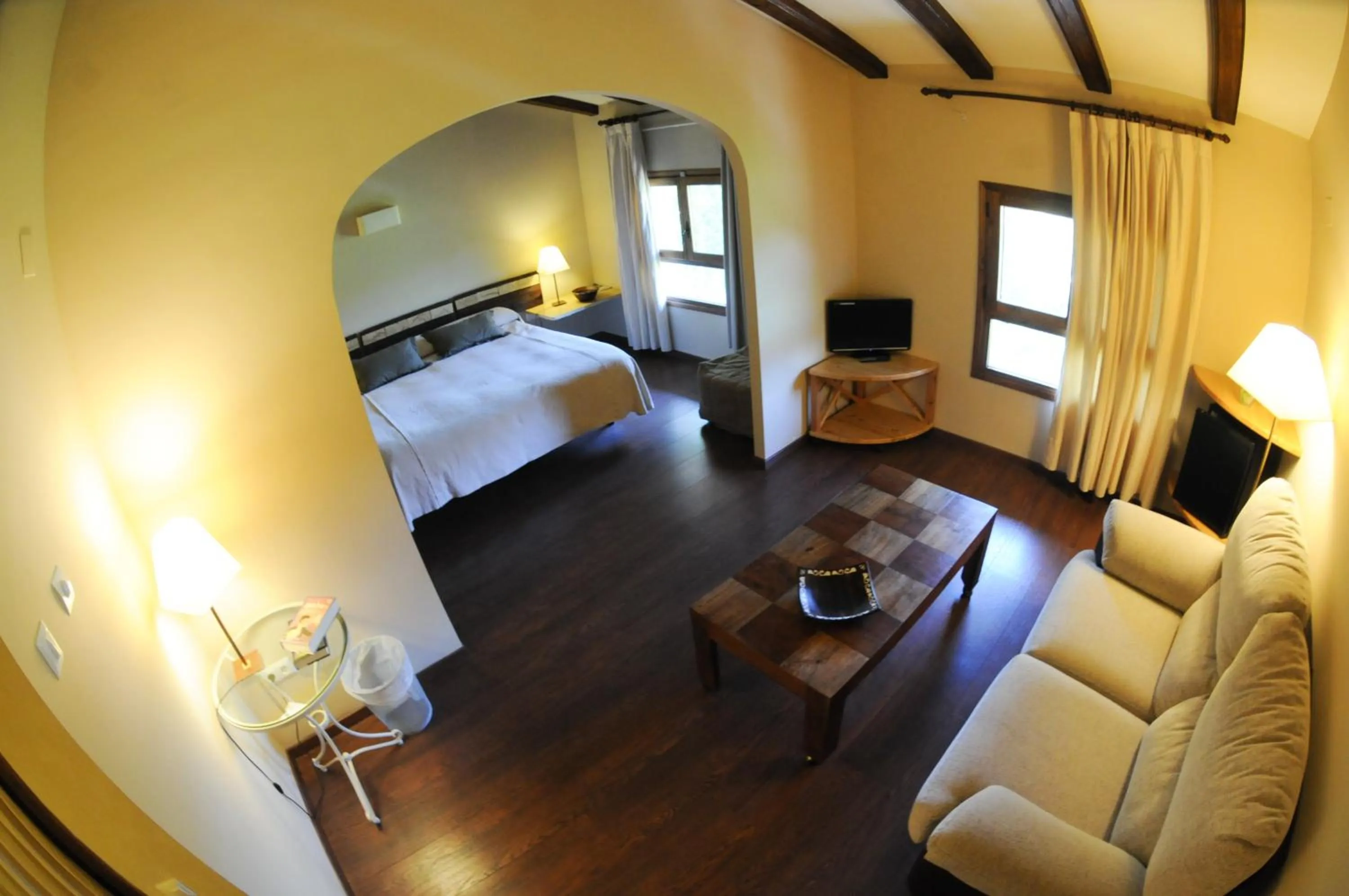 Photo of the whole room, Bed in Font del Pas