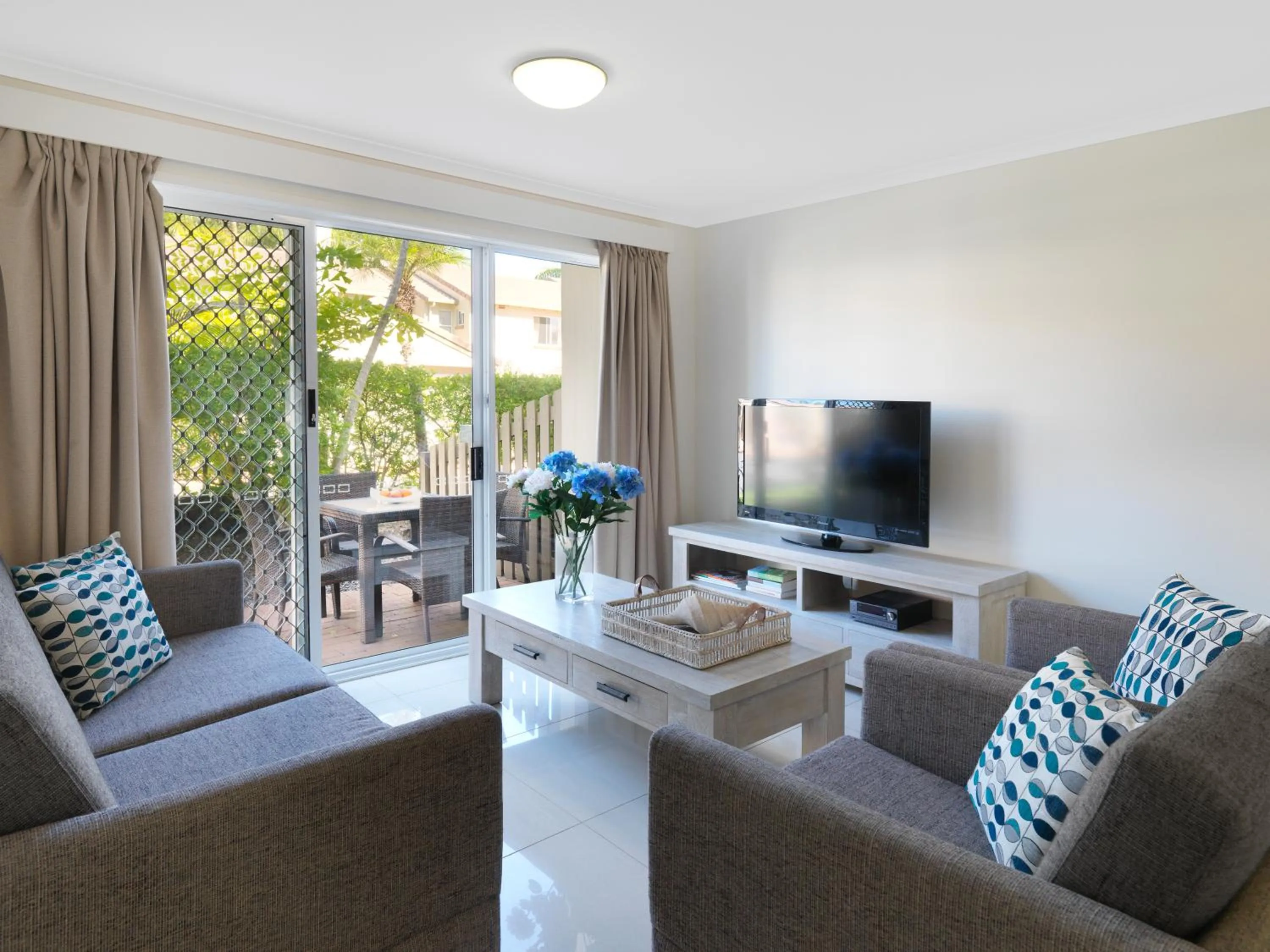 TV and multimedia in Oaks Sunshine Coast Oasis Resort